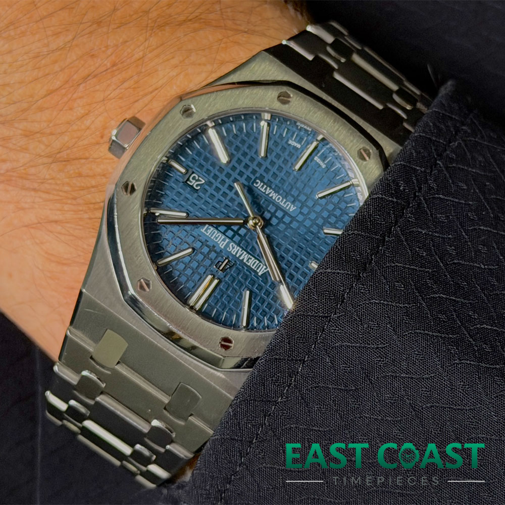 Wrist Shot Audemars Piguet Royal Oak 15400ST for sale