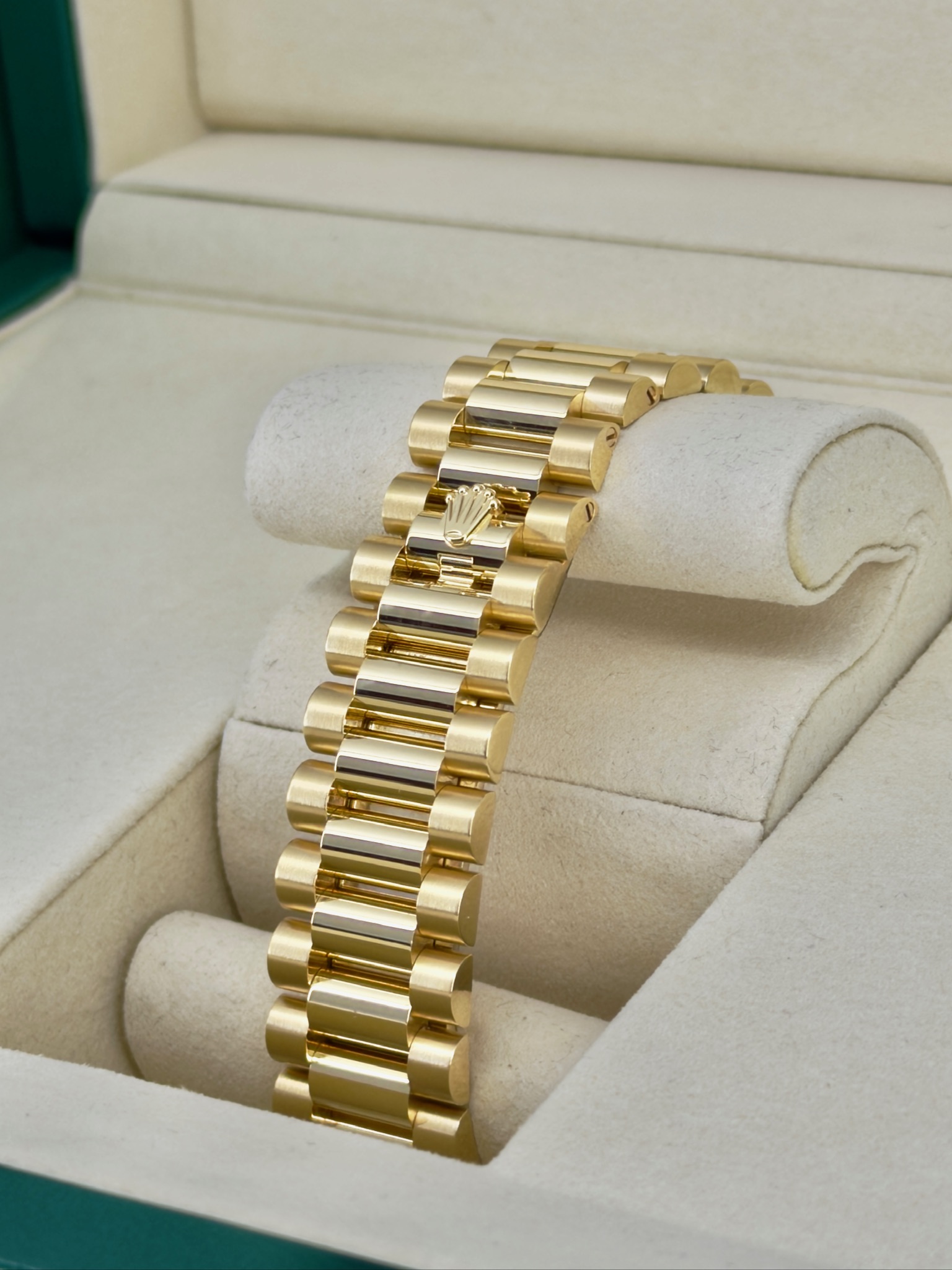 Bracelet Pre-Owned Rolex Day-Date Green Baguette 128238 Box and Papers