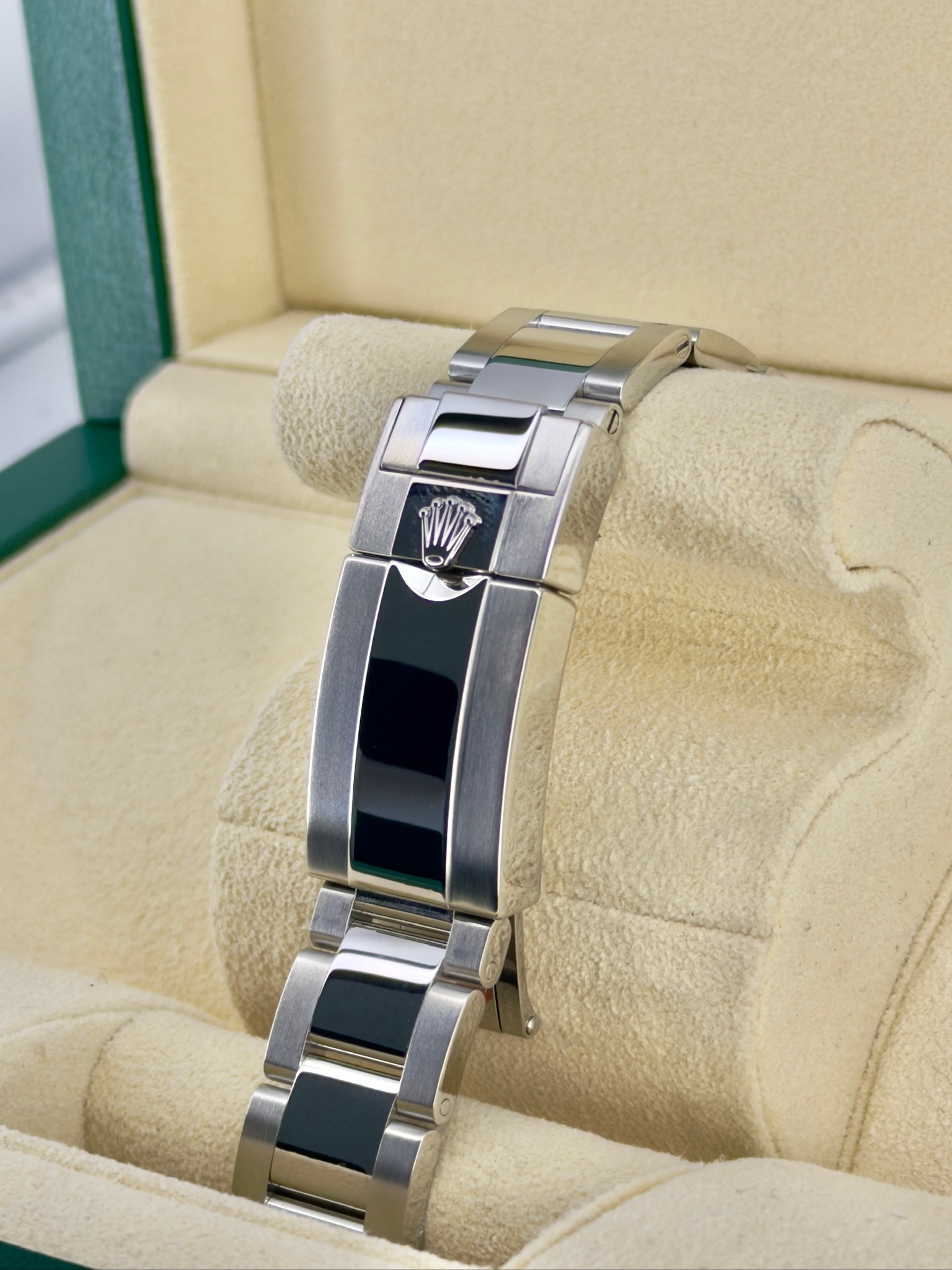 Bracelet Pre-Owned Rolex GMT-Master II 126710GRNR Box and Papers