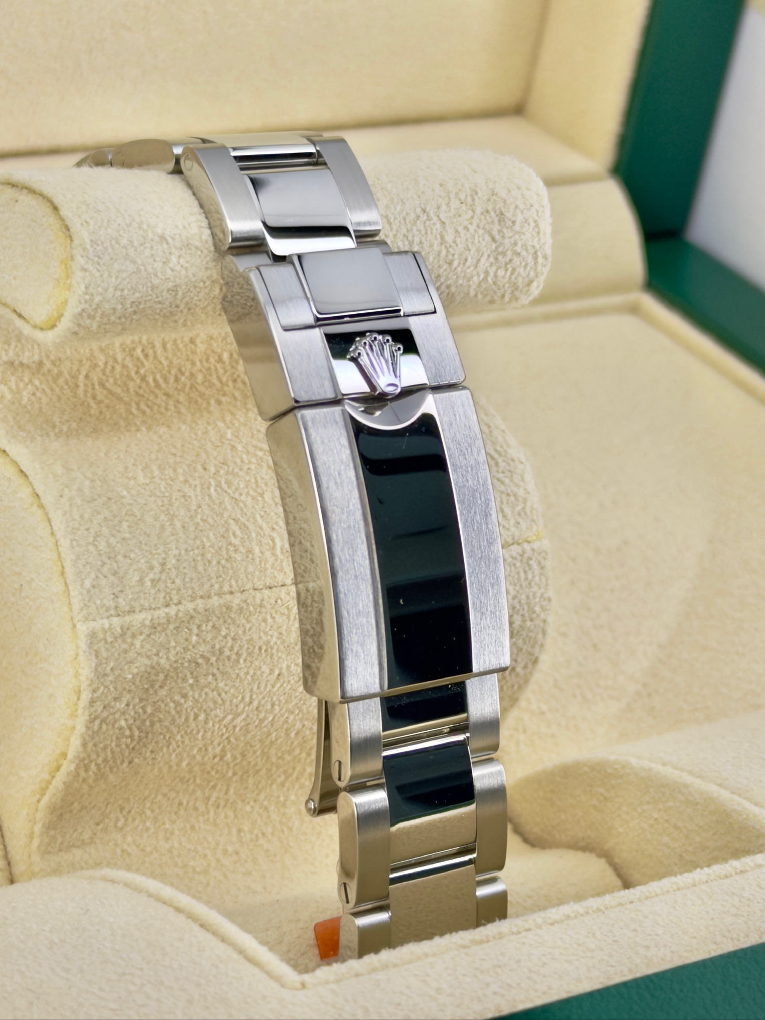 Bracelet 2 Pre-Owned Rolex Yacht-Master 126622 Box and Papers