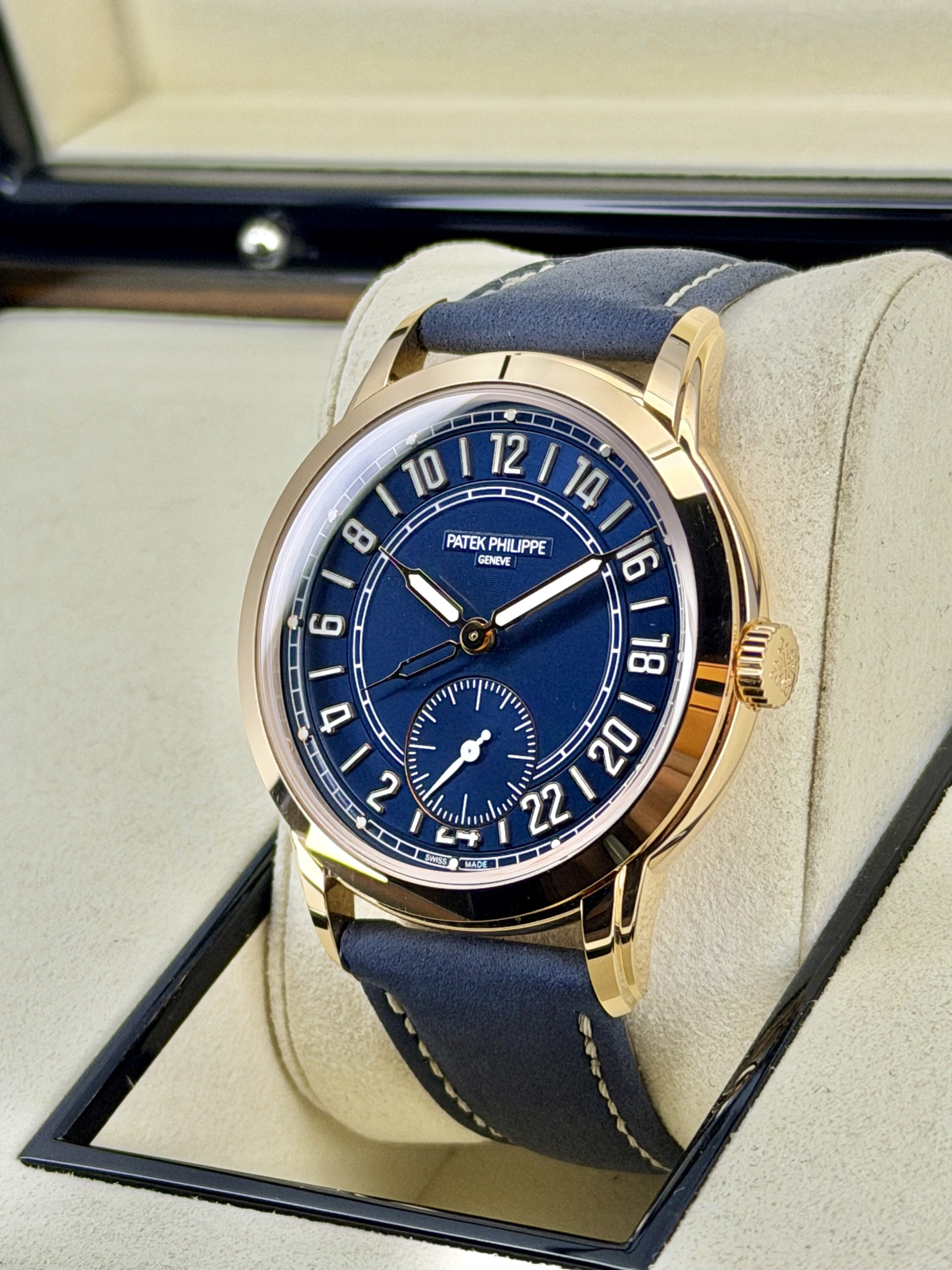 Side Face 2 Pre-Owned Patek Philippe Calatrava Travel Time 5224R