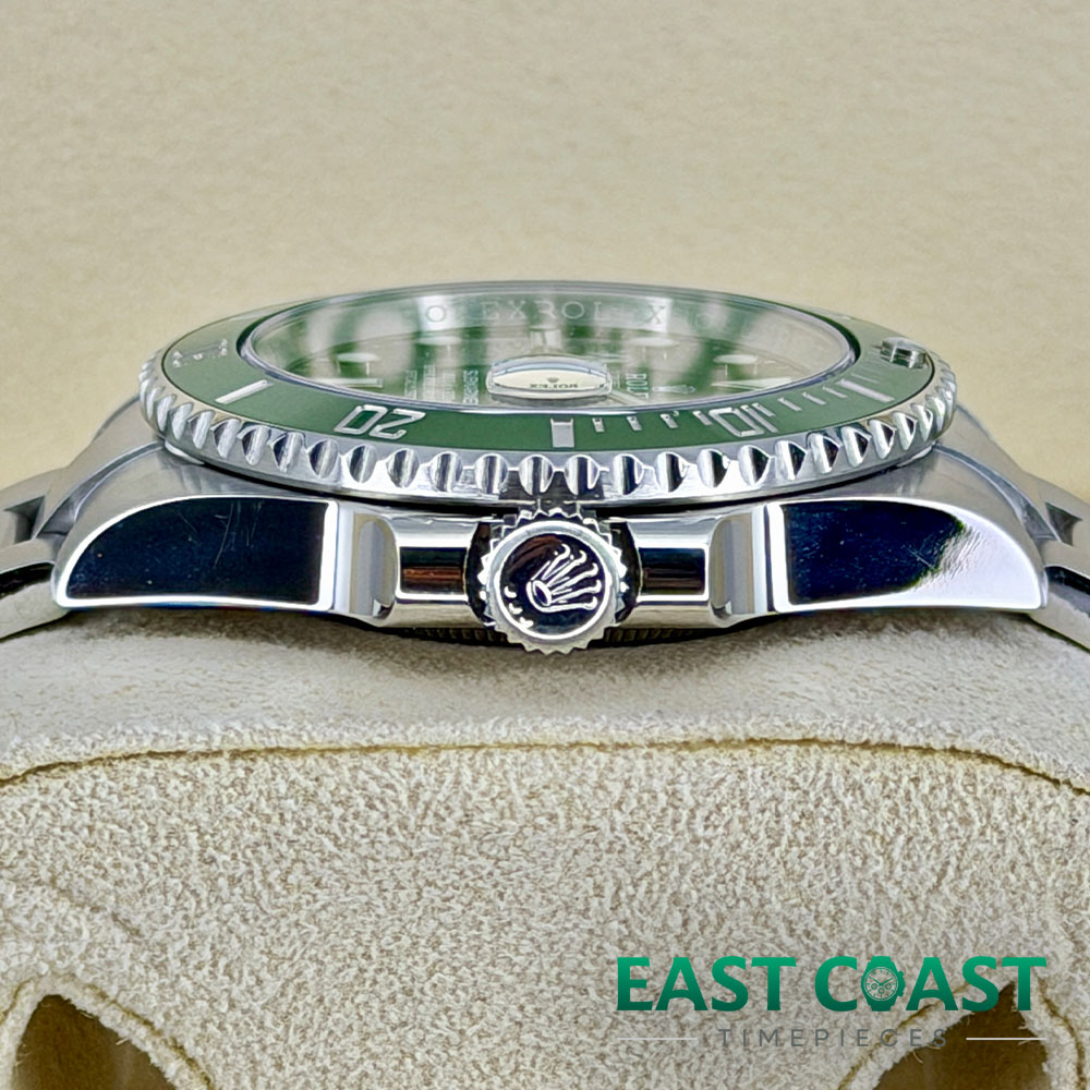 Side Profile Rolex Submariner 116610LV Hulk Image