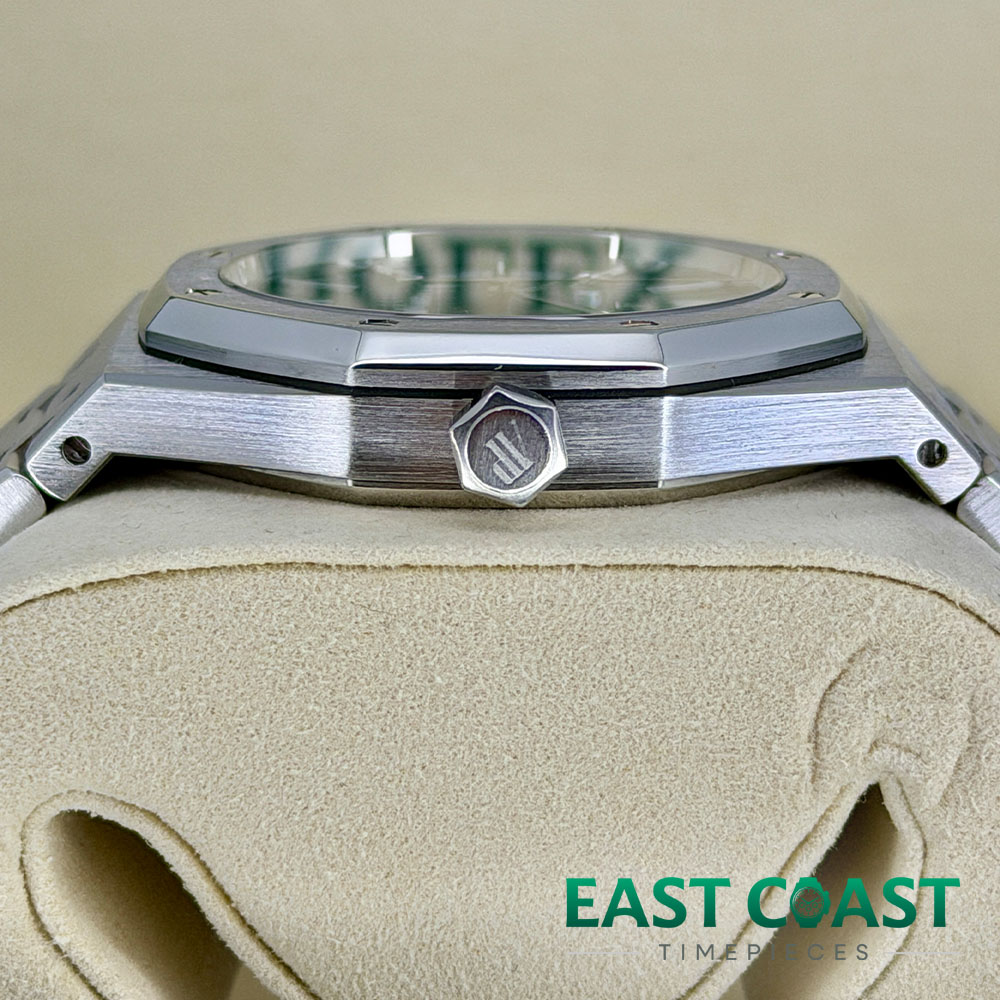 Side Profile 2 Audemars Piguet Royal Oak 15400ST for sale