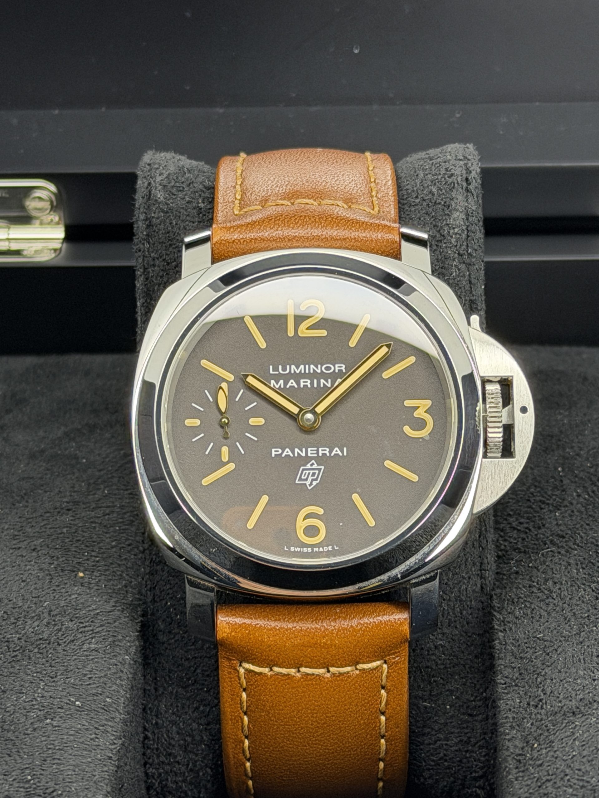 Front Face Pre-Owned Panerai Luminor PAM00632