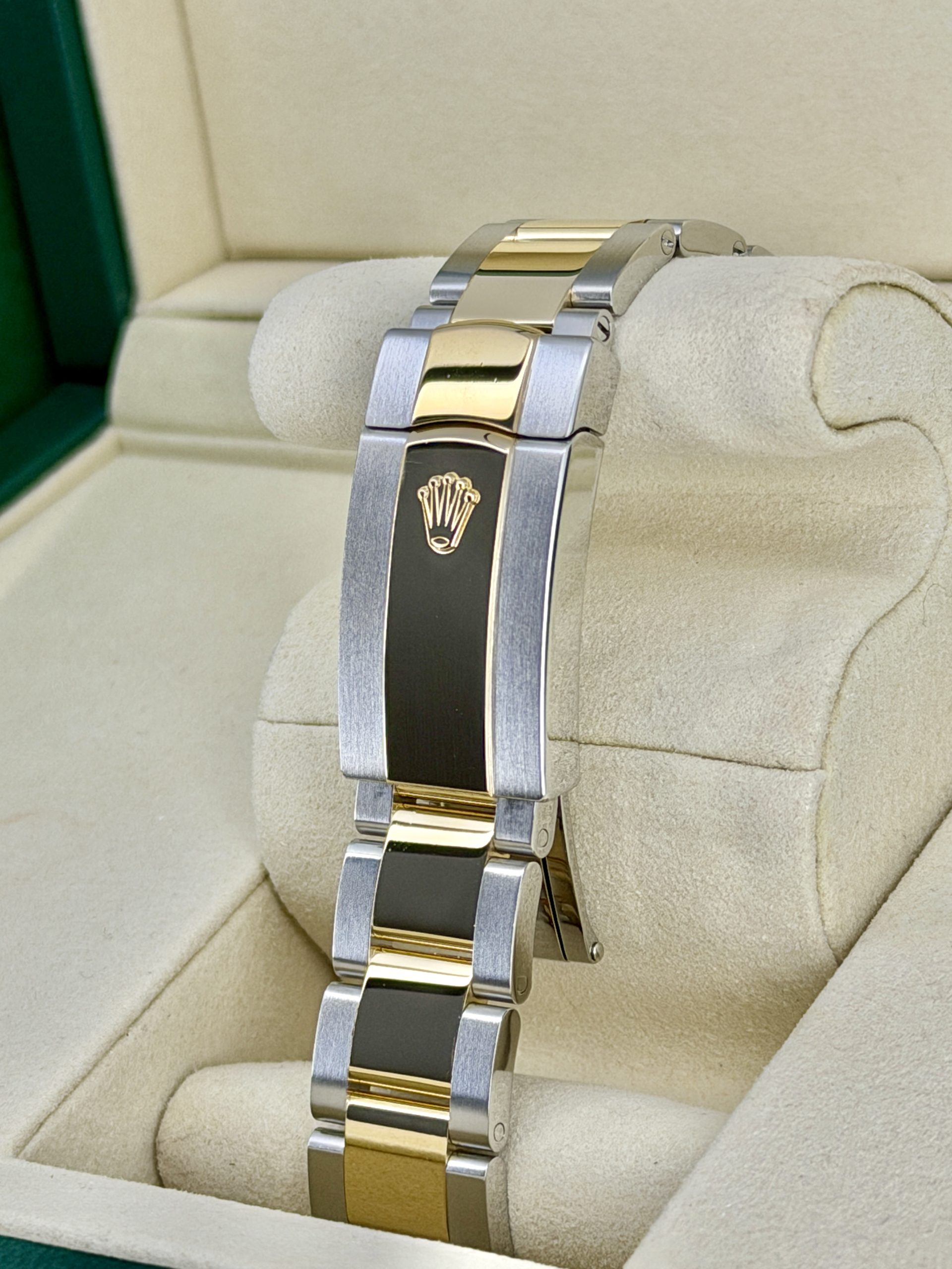 126333 Champagne Diamond 2021 Box and Papers - Image 5