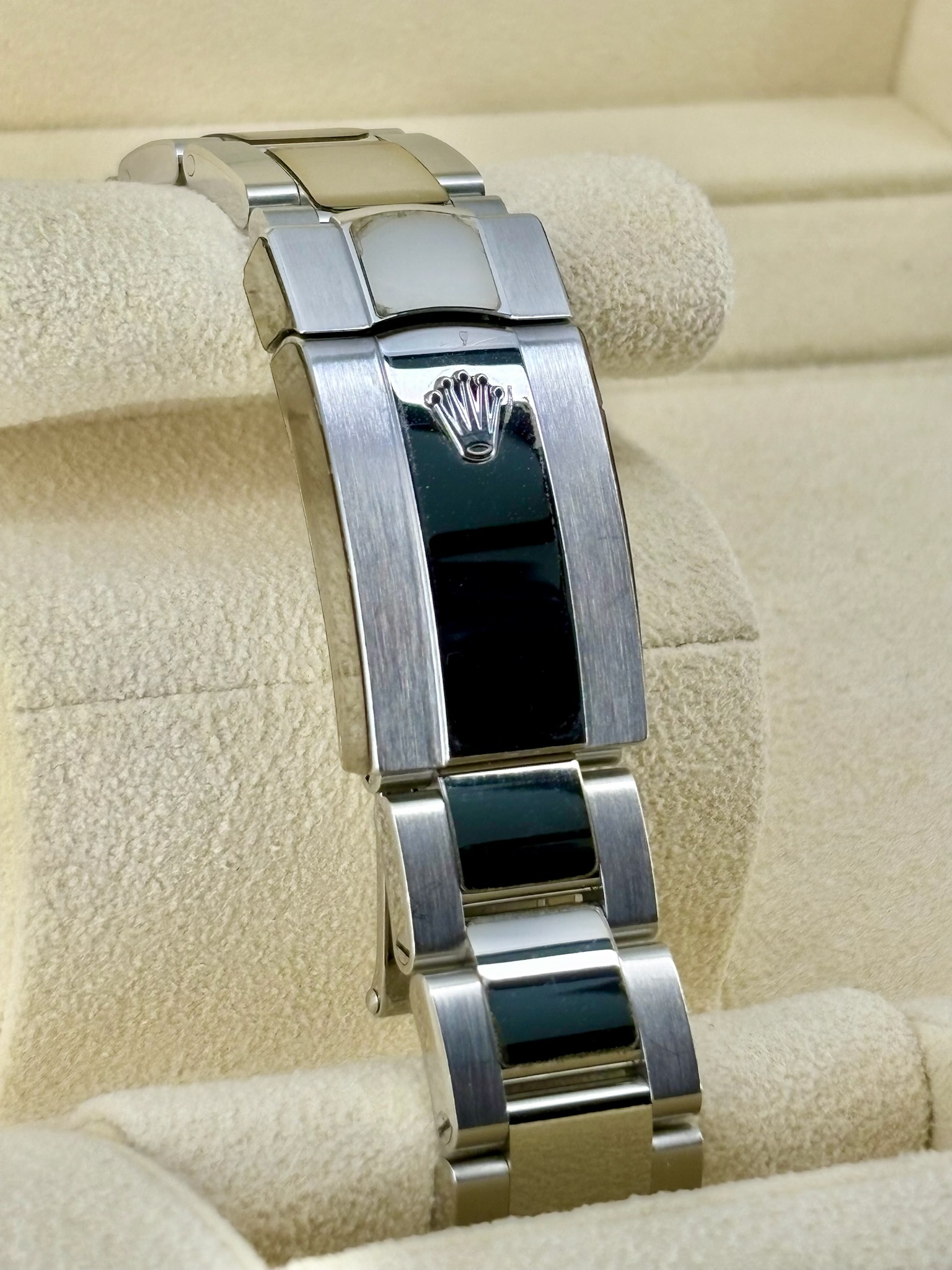 Bracelet 2 Pre-Owned Rolex Datejust 126200 Box and Papers