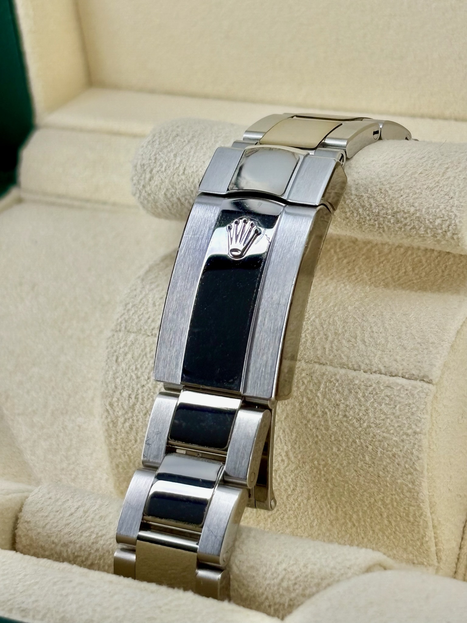 Bracelet Pre-Owned Rolex Datejust 126200 Box and Papers