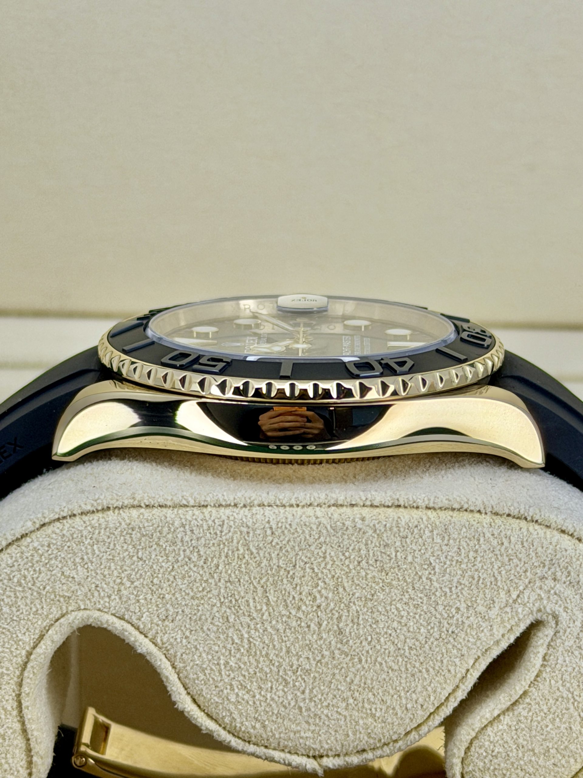 Side Shot Pre-Owned Rolex Yachtmaster 226658