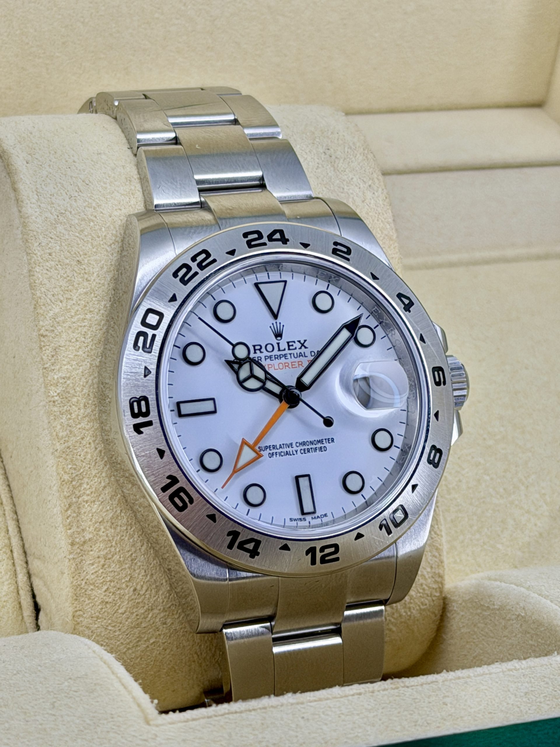 Side face Pre-Owned Rolex Explorer 2 216570