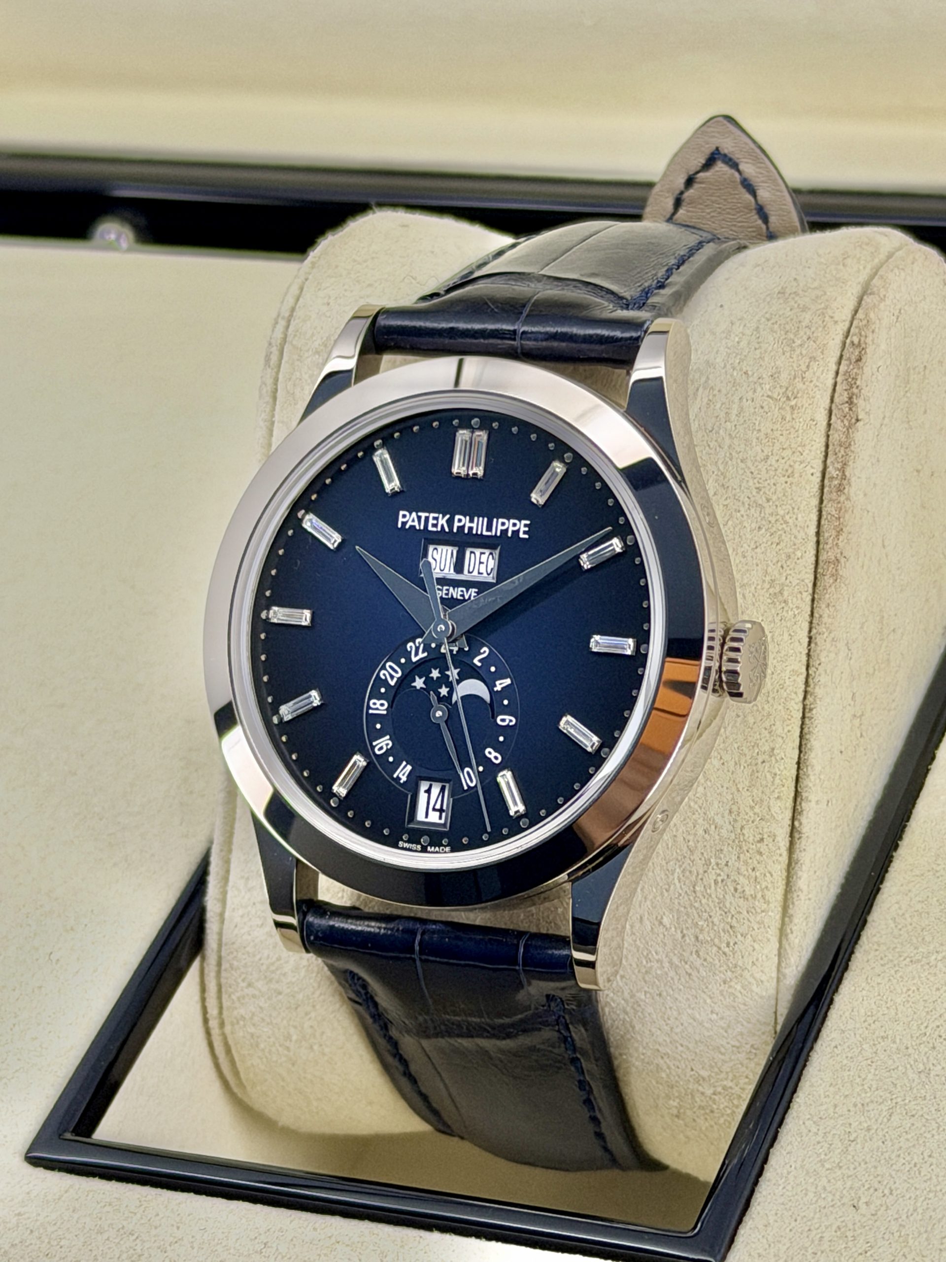 Side Face Pre-Owned Patek Philippe 5396G