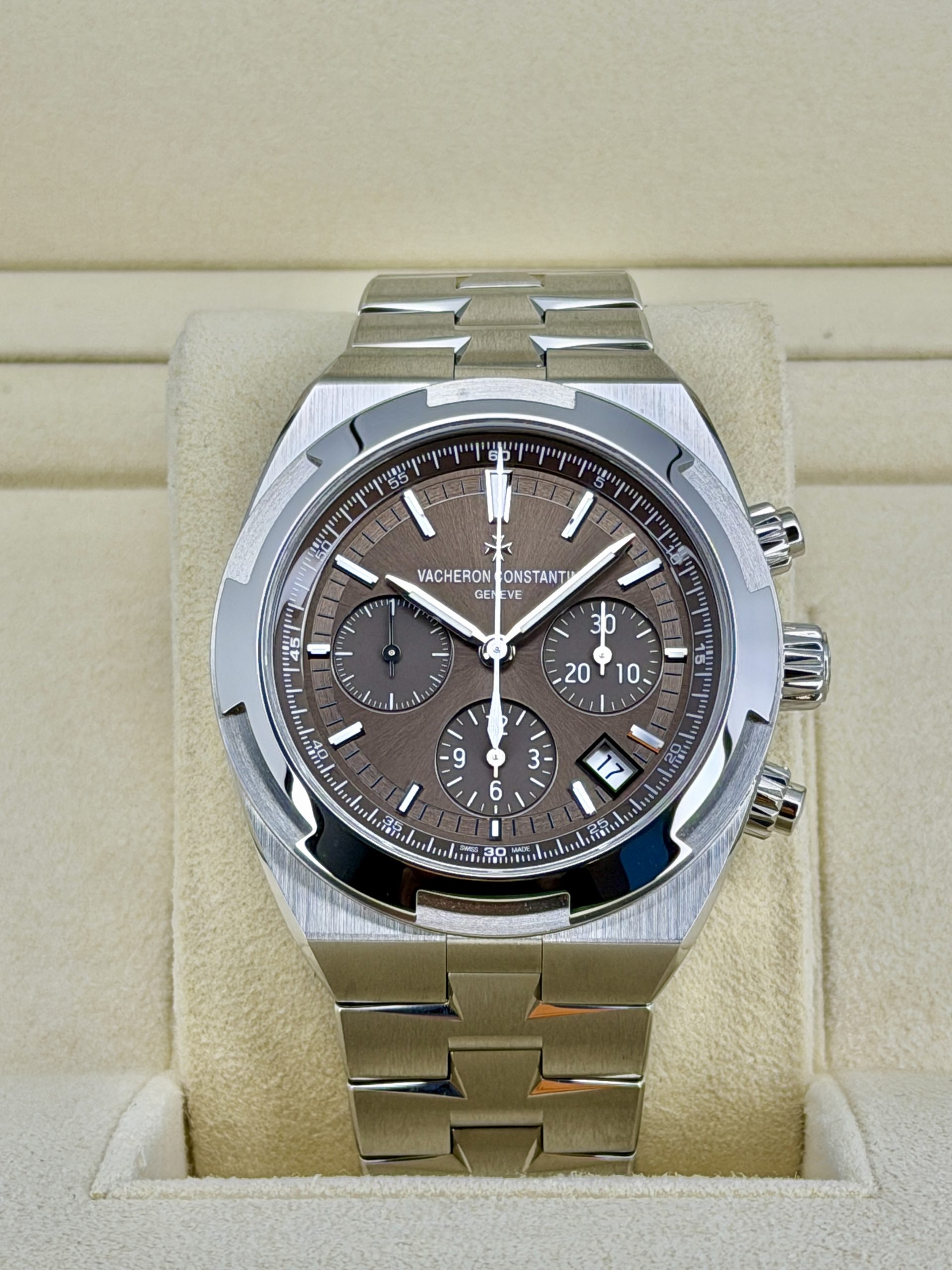 Front Face Pre-Owned Vacheron Constantin 5500V Chestnut Brown