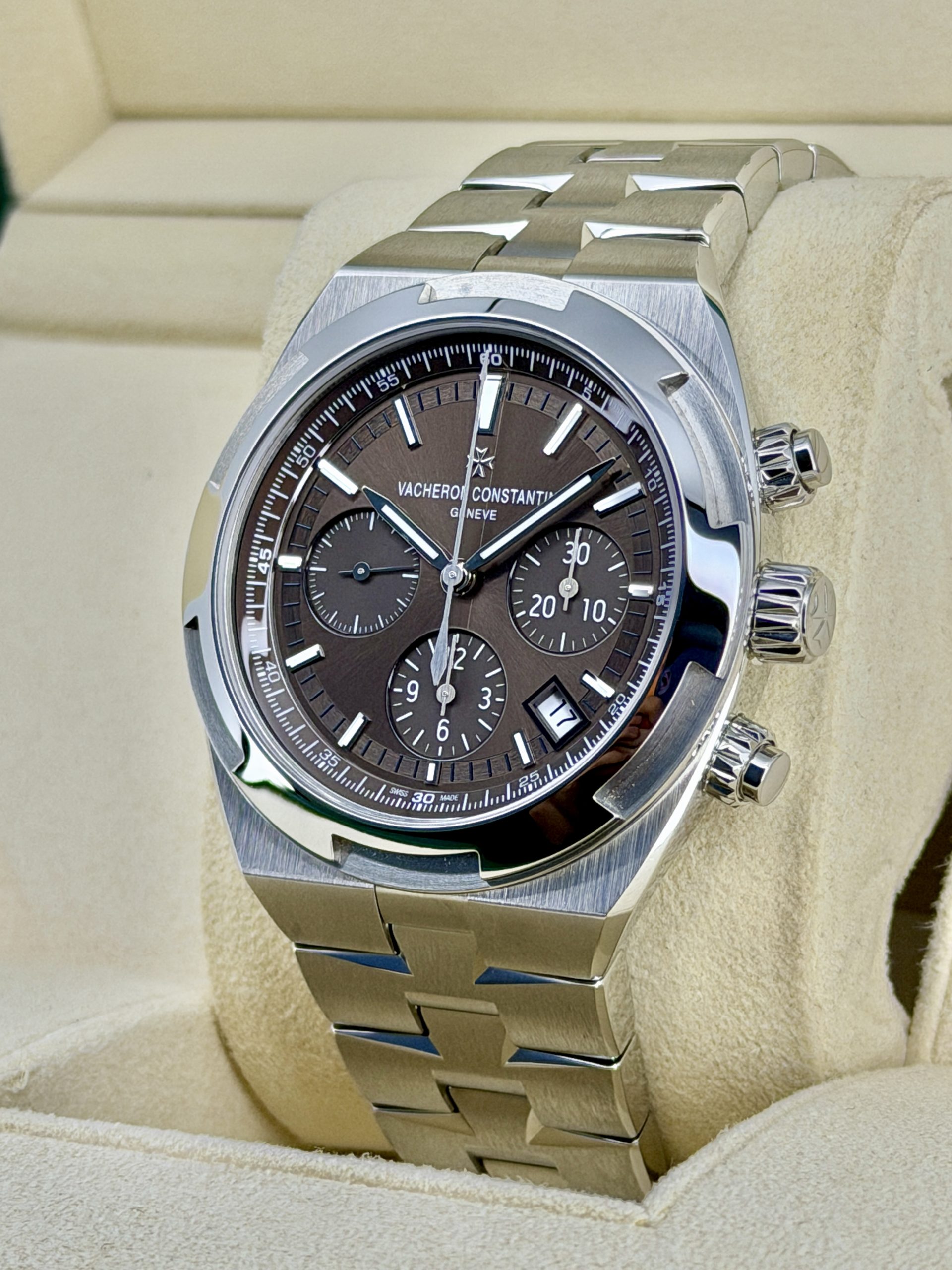 Side Face 2 Pre-Owned Vacheron Constantin 5500V Chestnut Brown