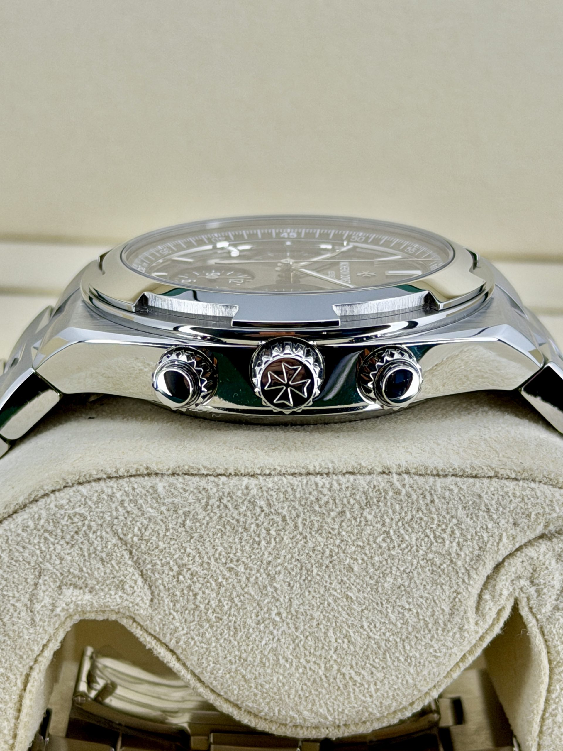 Side Case 2 Pre-Owned Vacheron Constantin 5500V Chestnut Brown