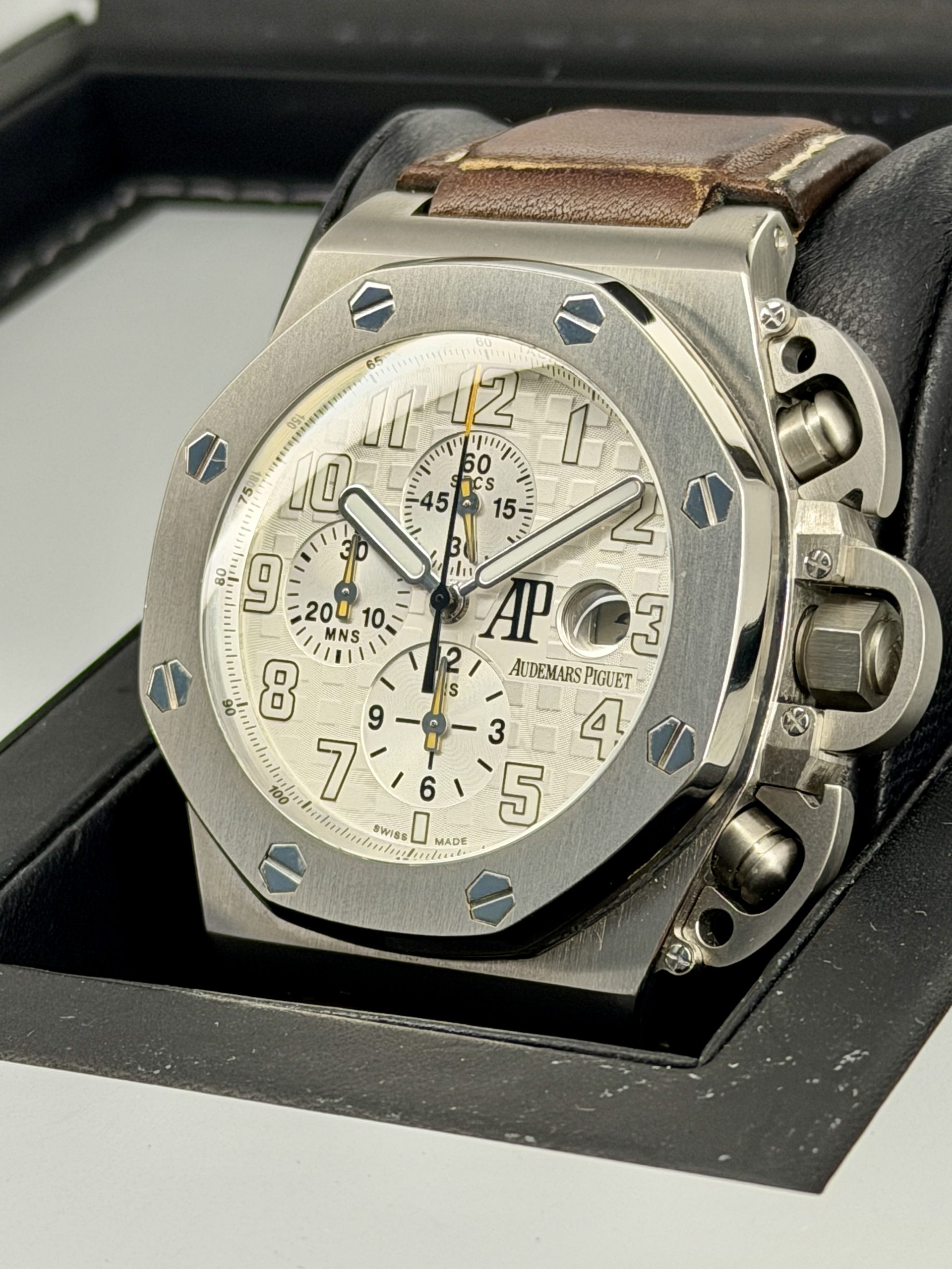 Side Face 2 Pre-Owned Audemars Piguet Royal Oak Offshore 25863TI