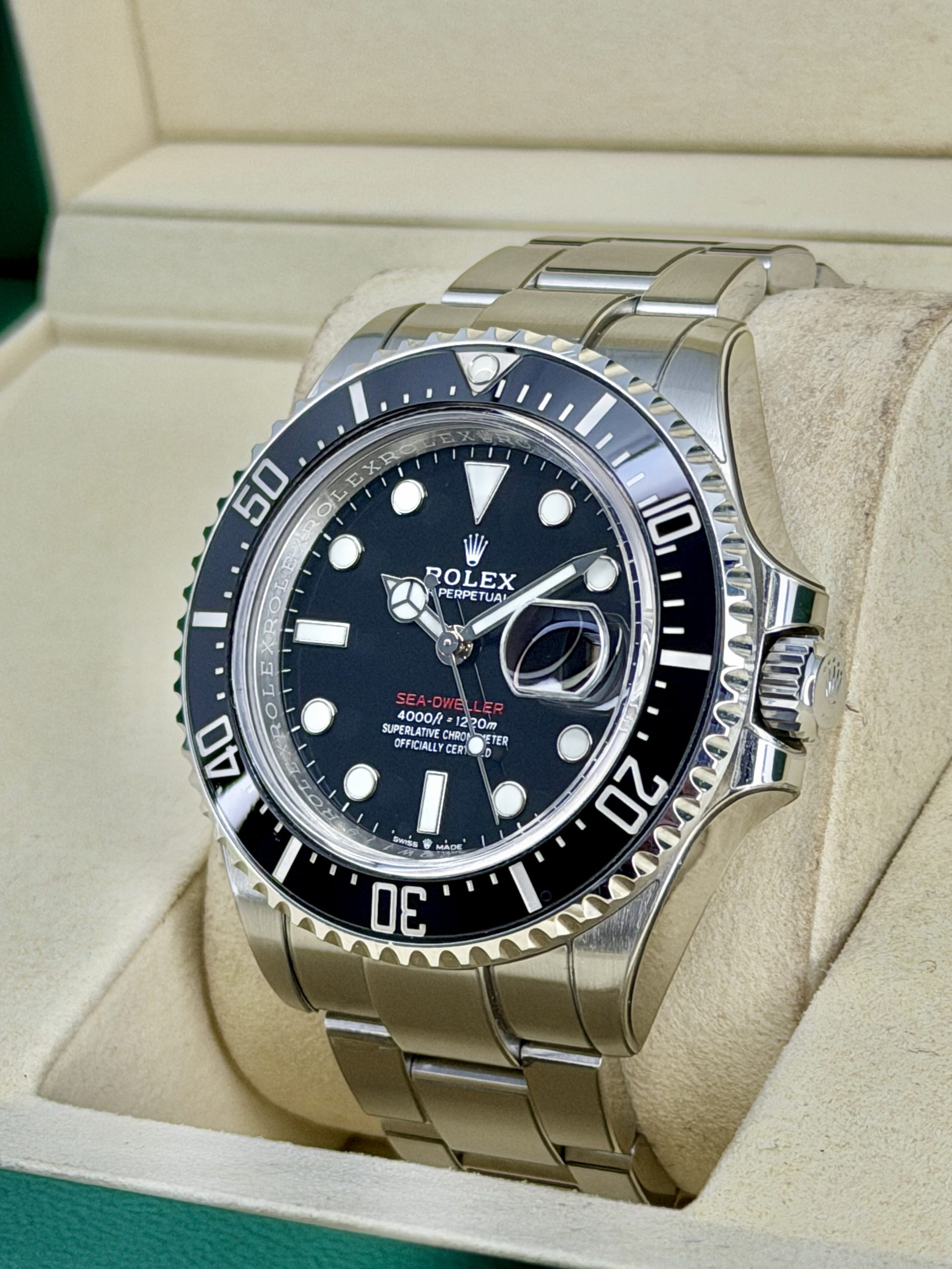 Side Face 2 Pre-Owned Rolex Sea-Dweller 126600