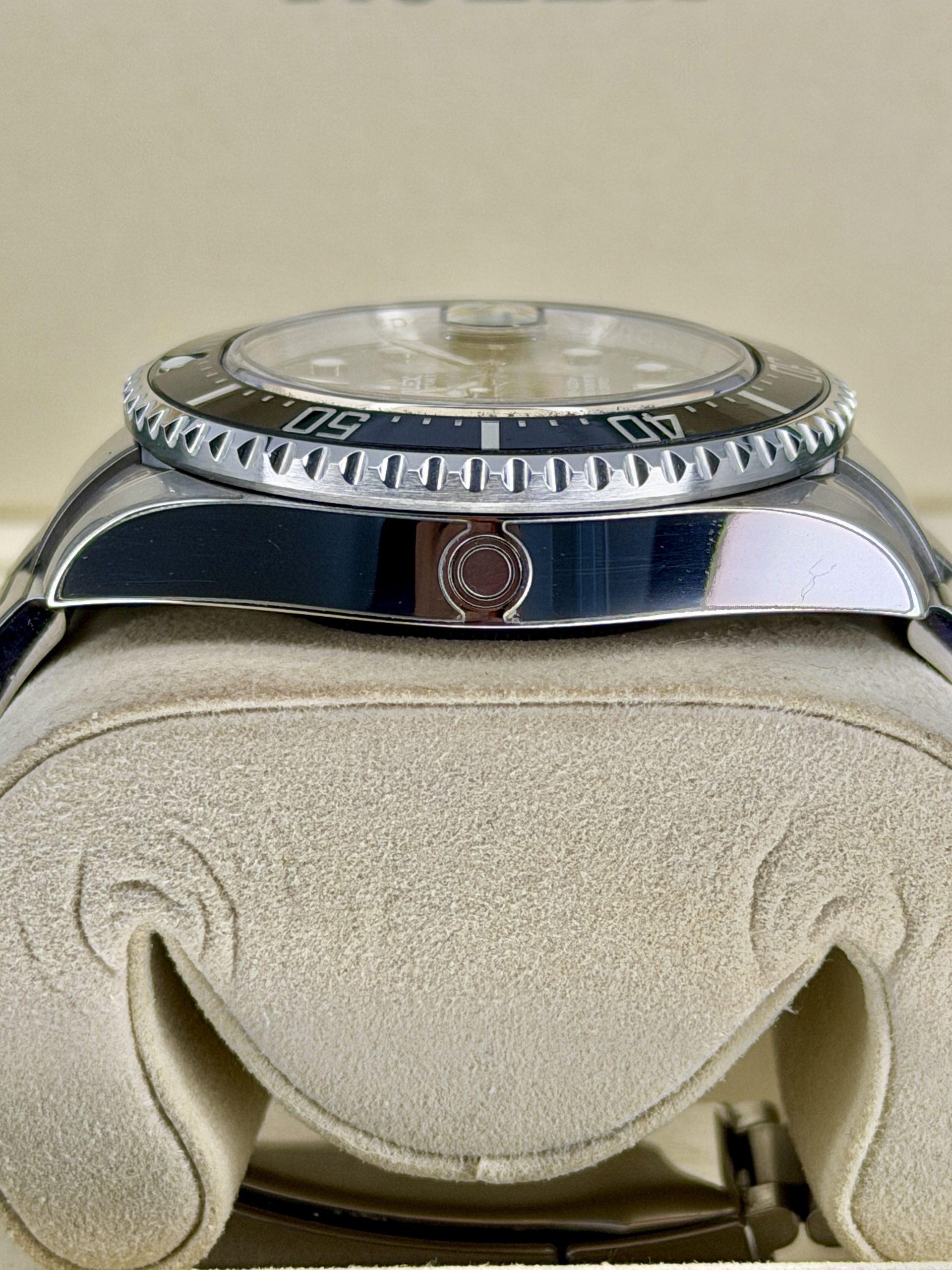 Side Case Pre-Owned Rolex Sea-Dweller 126600