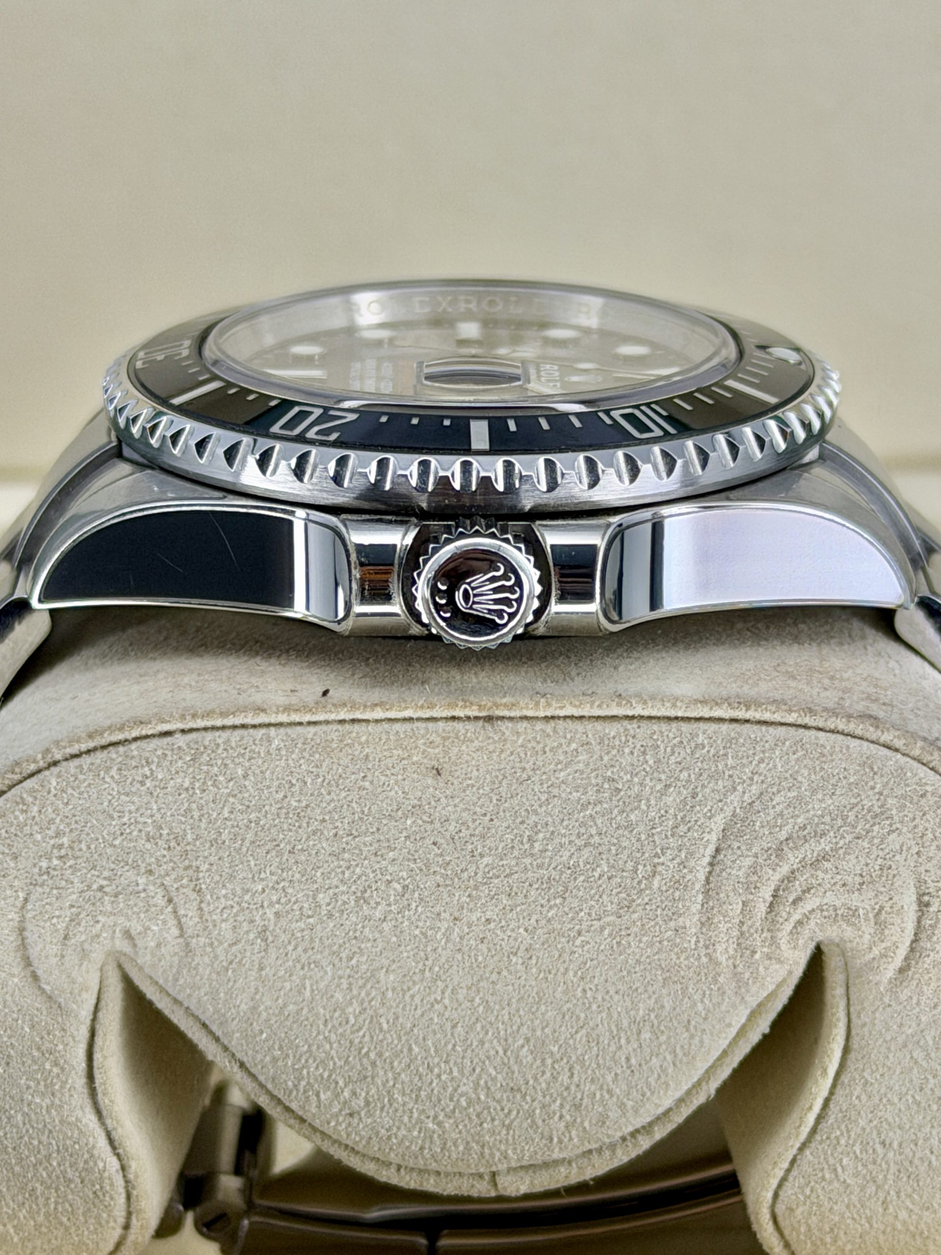 Side Case 2 Pre-Owned Rolex Sea-Dweller 126600