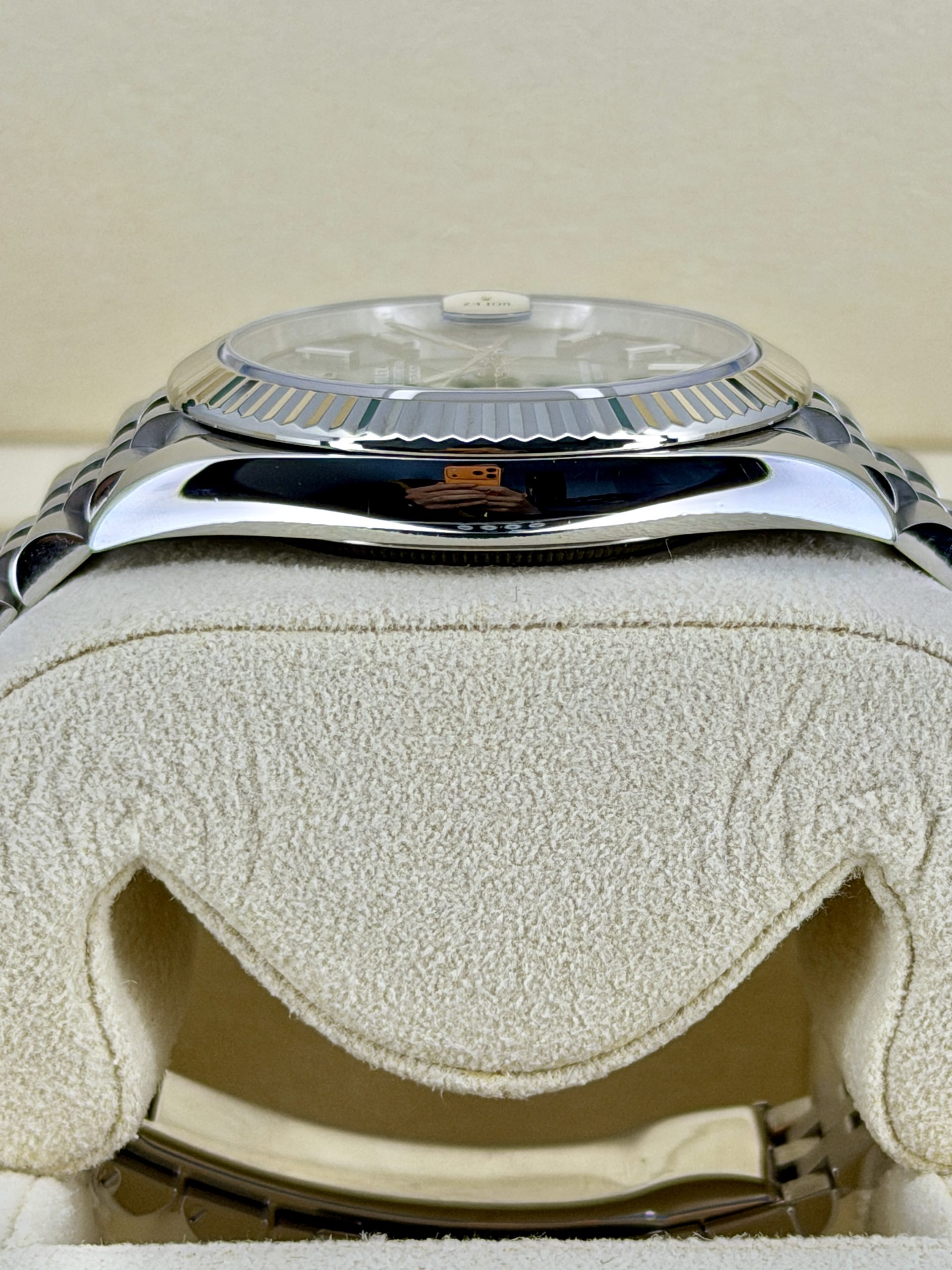 Side Case Pre-Owned Rolex Datejust 126334 Mint Green