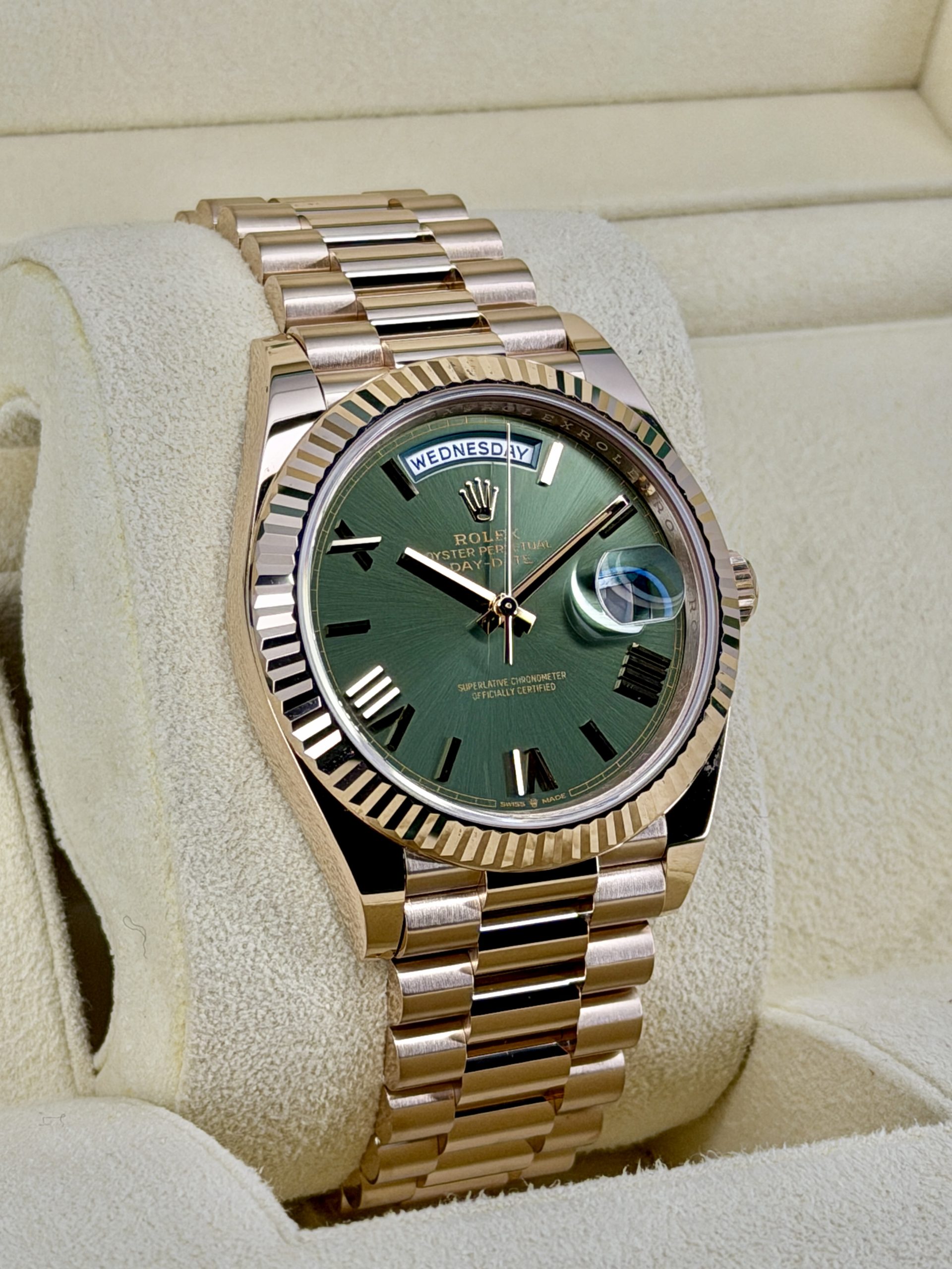 Side Face 2 pre-owned Rolex Day-Date 228235 Olive Dial