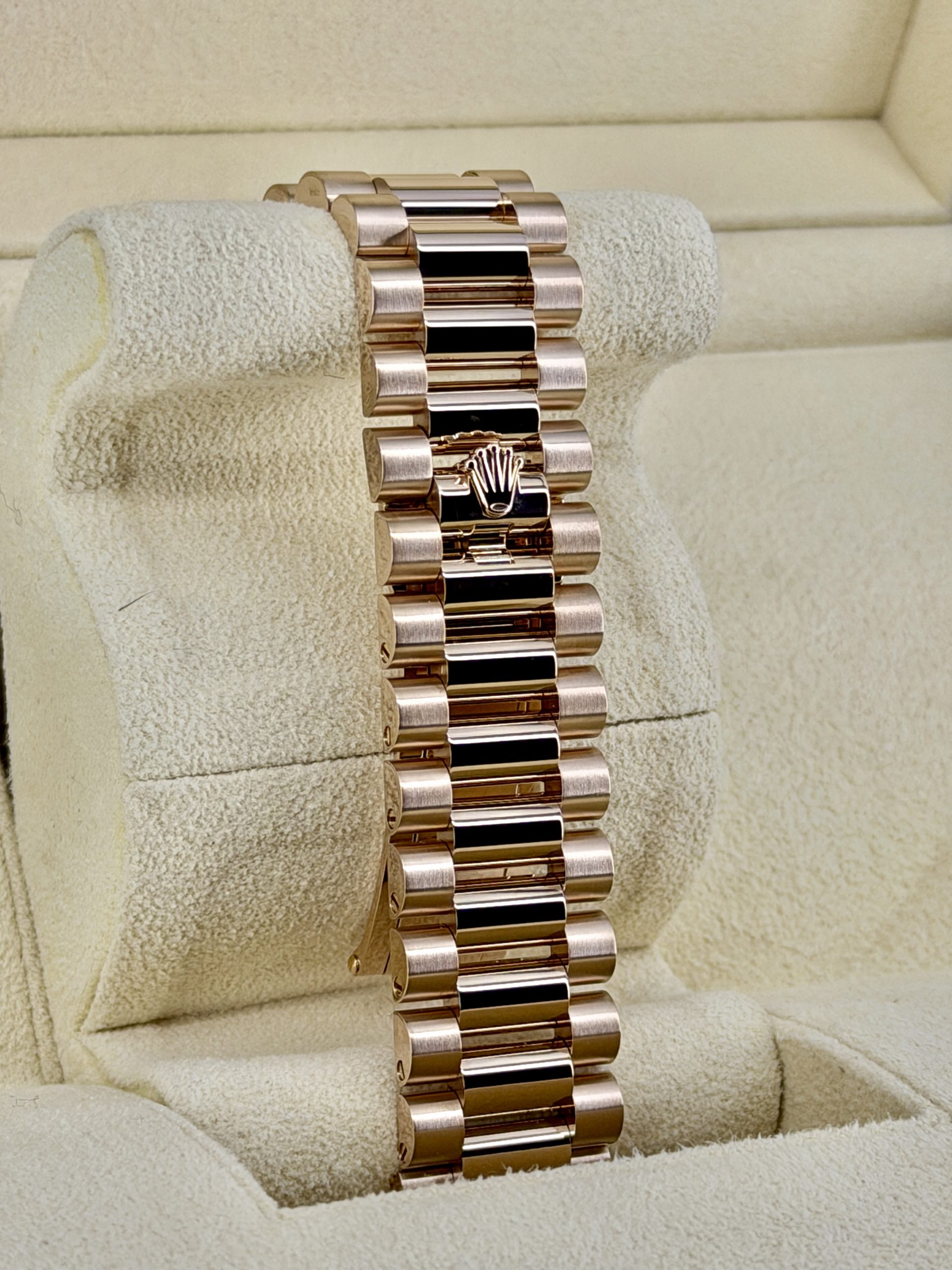 Bracelet 2 pre-owned Rolex Day-Date 228235 Olive Dial
