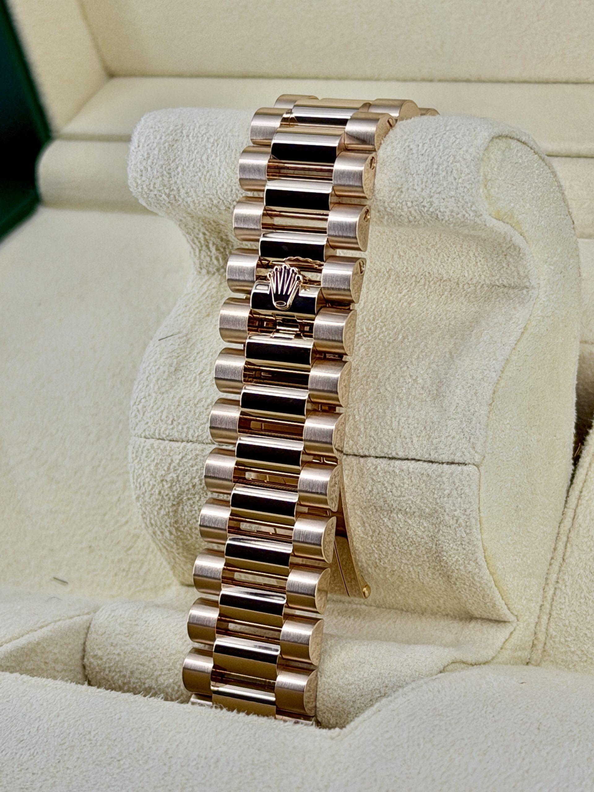 Bracelet pre-owned Rolex Day-Date 228235 Olive Dial