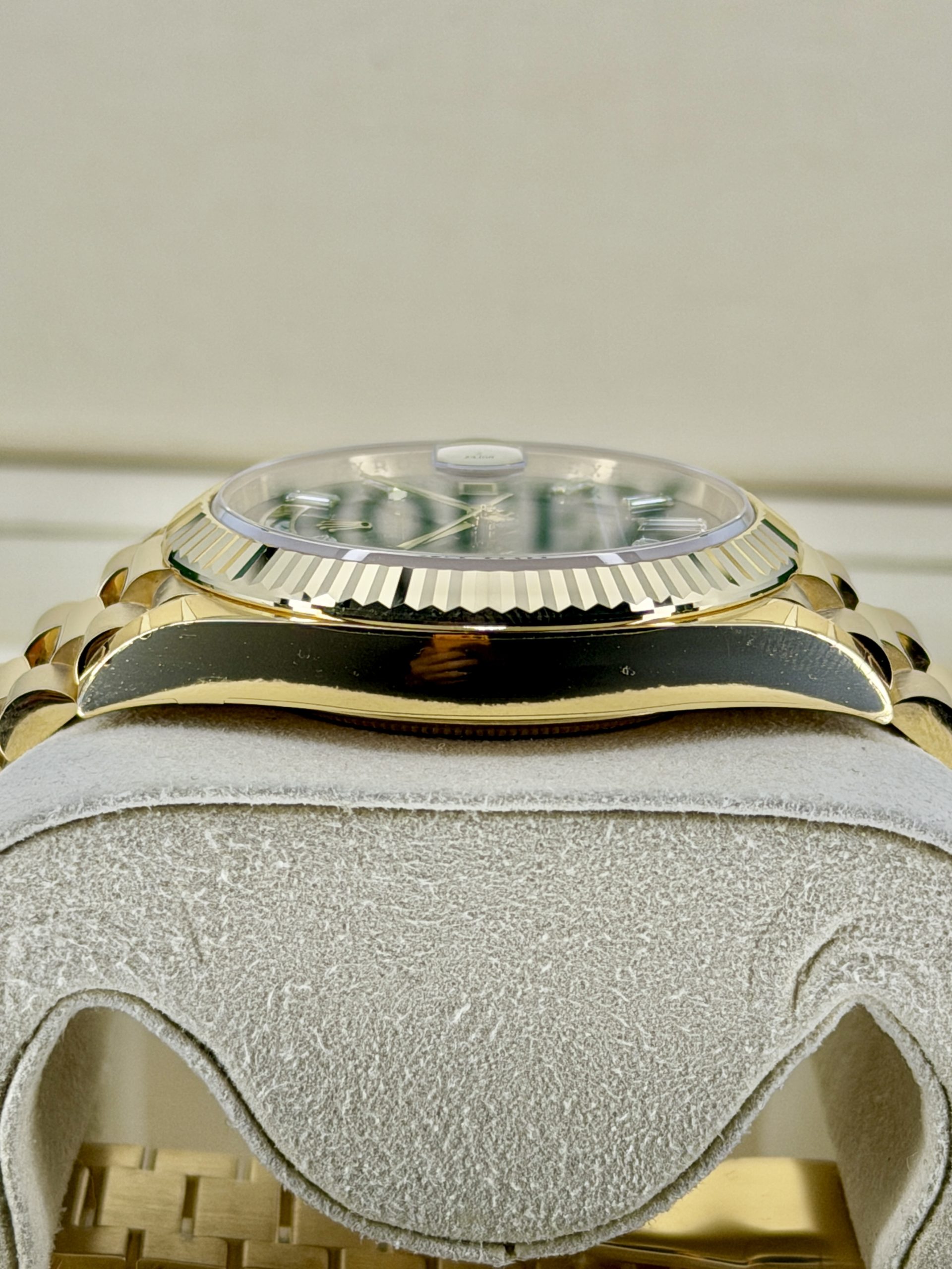 Side Shot 2 pre-owned Rolex Day-Date 228238 Onyx Baguettel