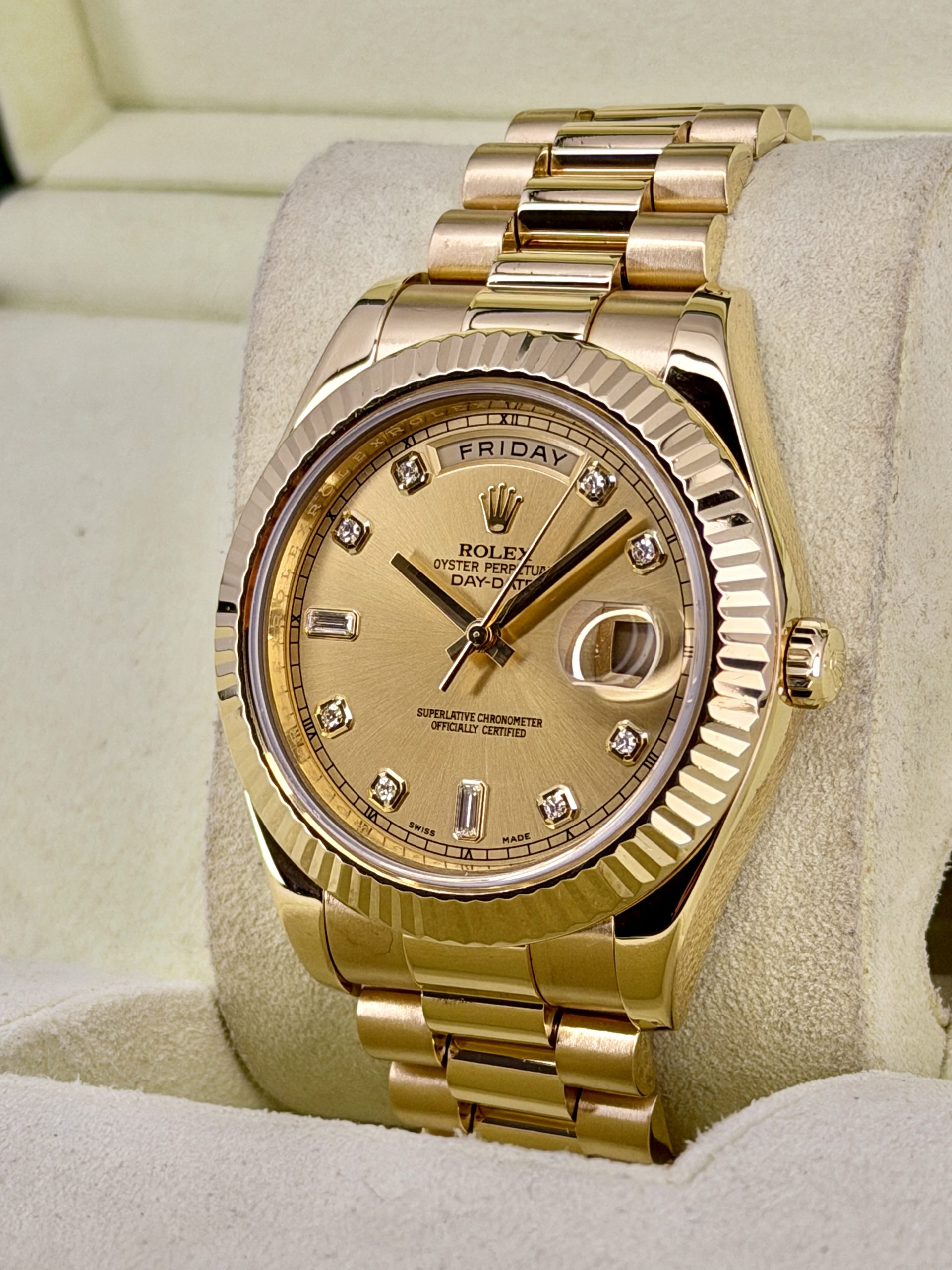 Side Face pre-owned Rolex Day-Date 218238