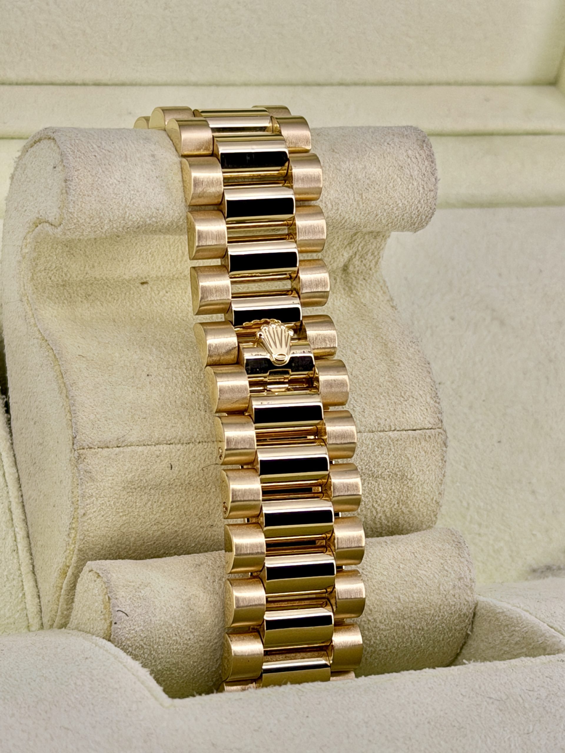 Bracelet 2 pre-owned Rolex Day-Date 218238