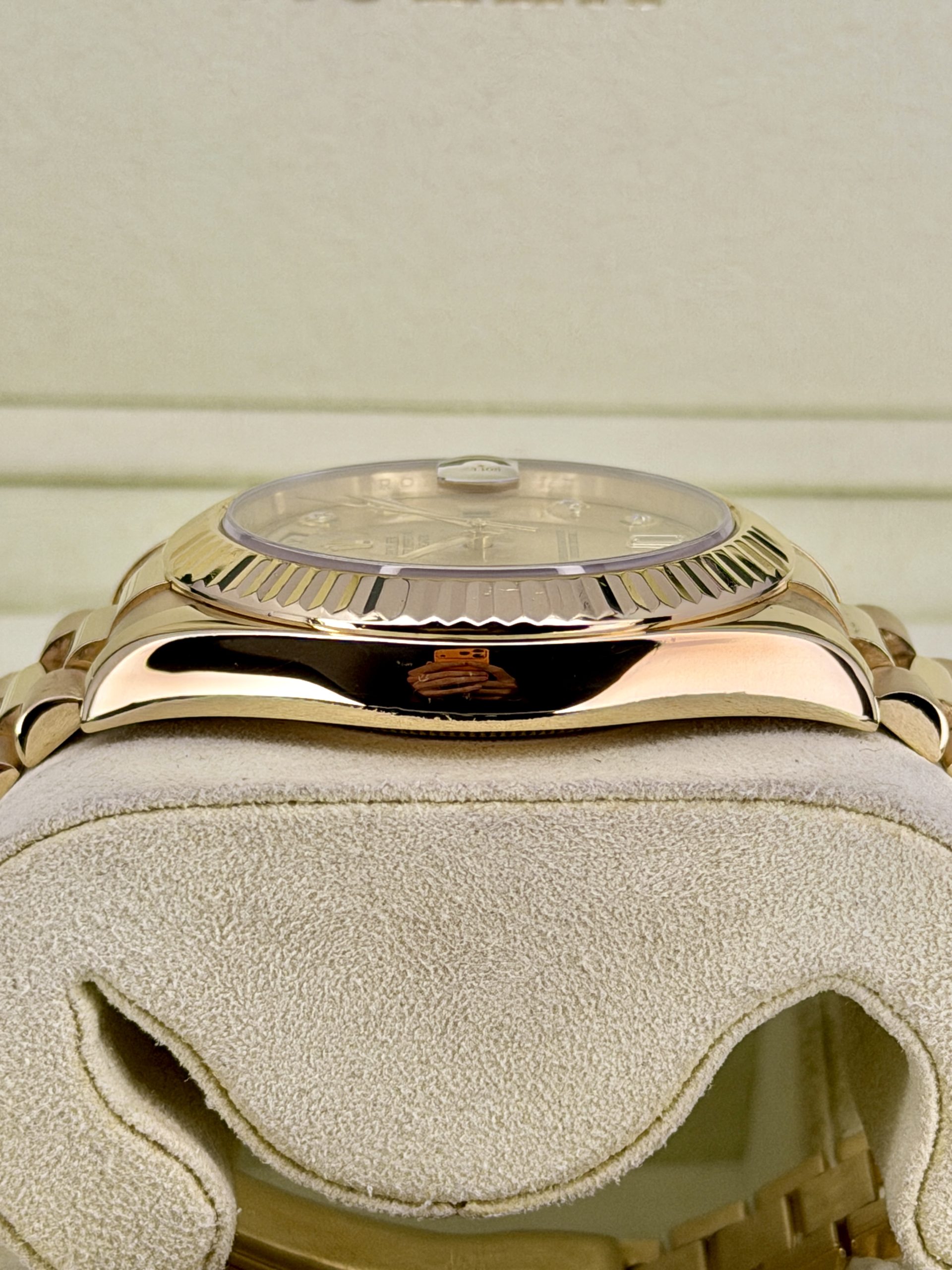 Side Shot 2 pre-owned Rolex Day-Date 218238