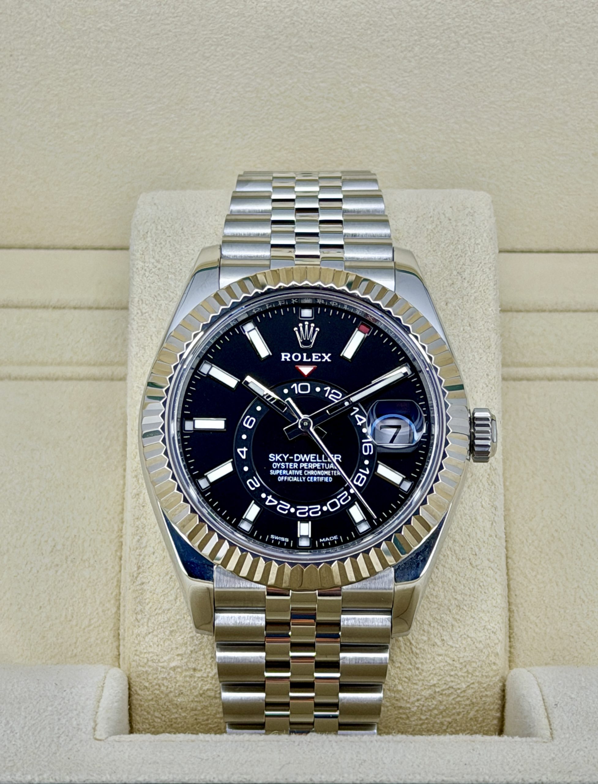 Front Face pre-owned Rolex Sky-Dweller 326934