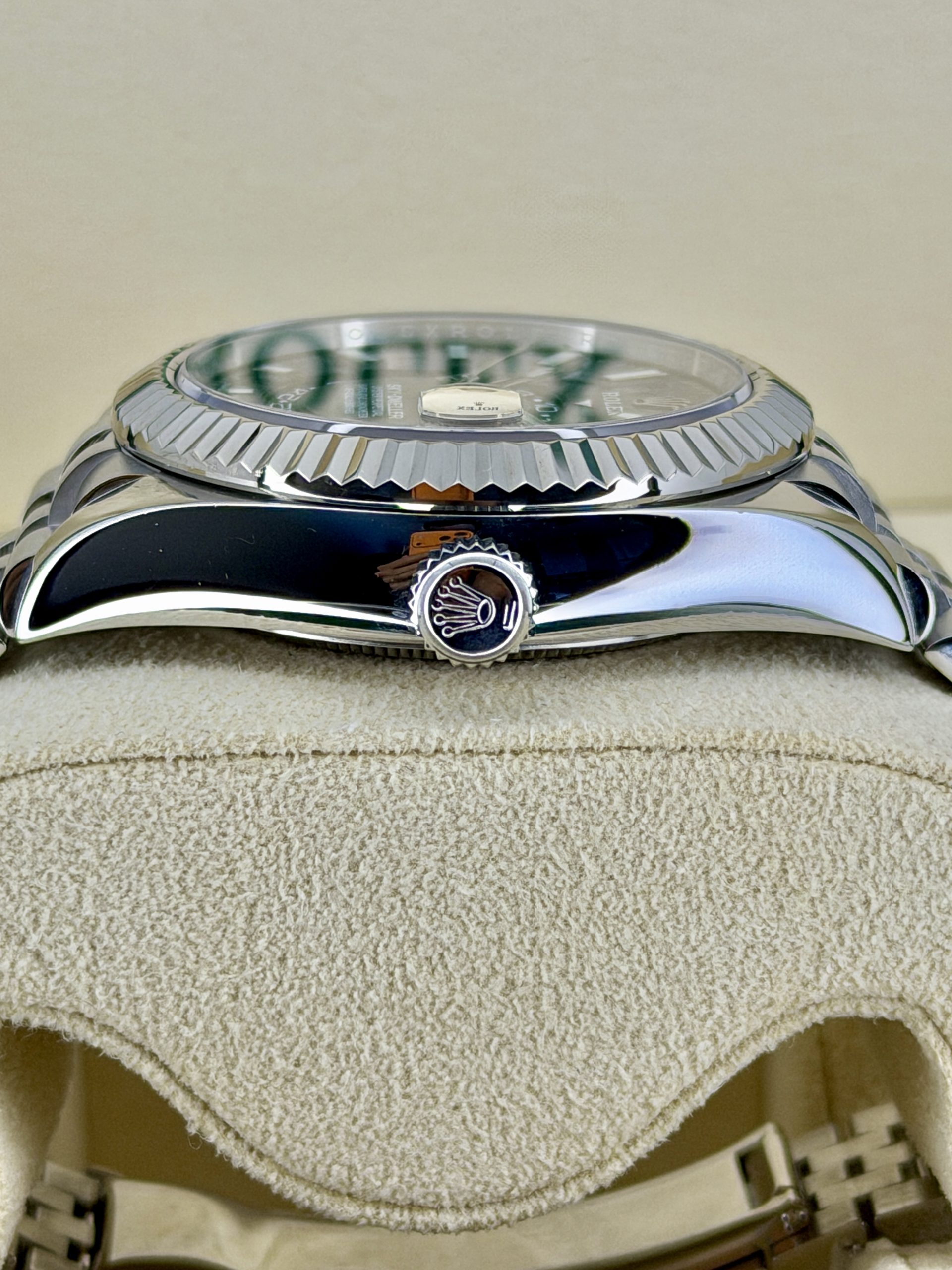 Side Shot pre-owned Rolex Sky-Dweller 326934