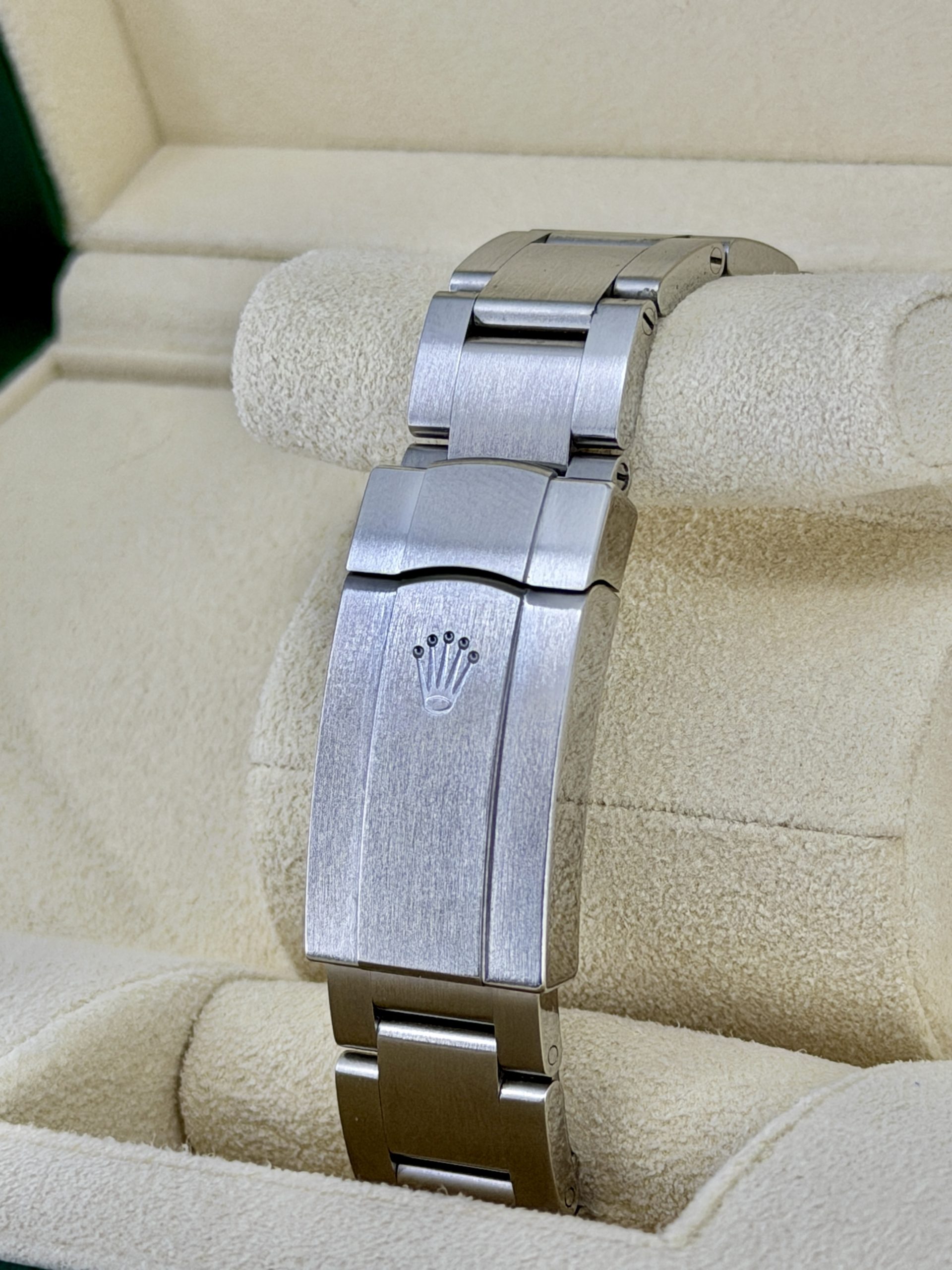 Bracelet pre-owned Rolex Oyster Perpetual 124300