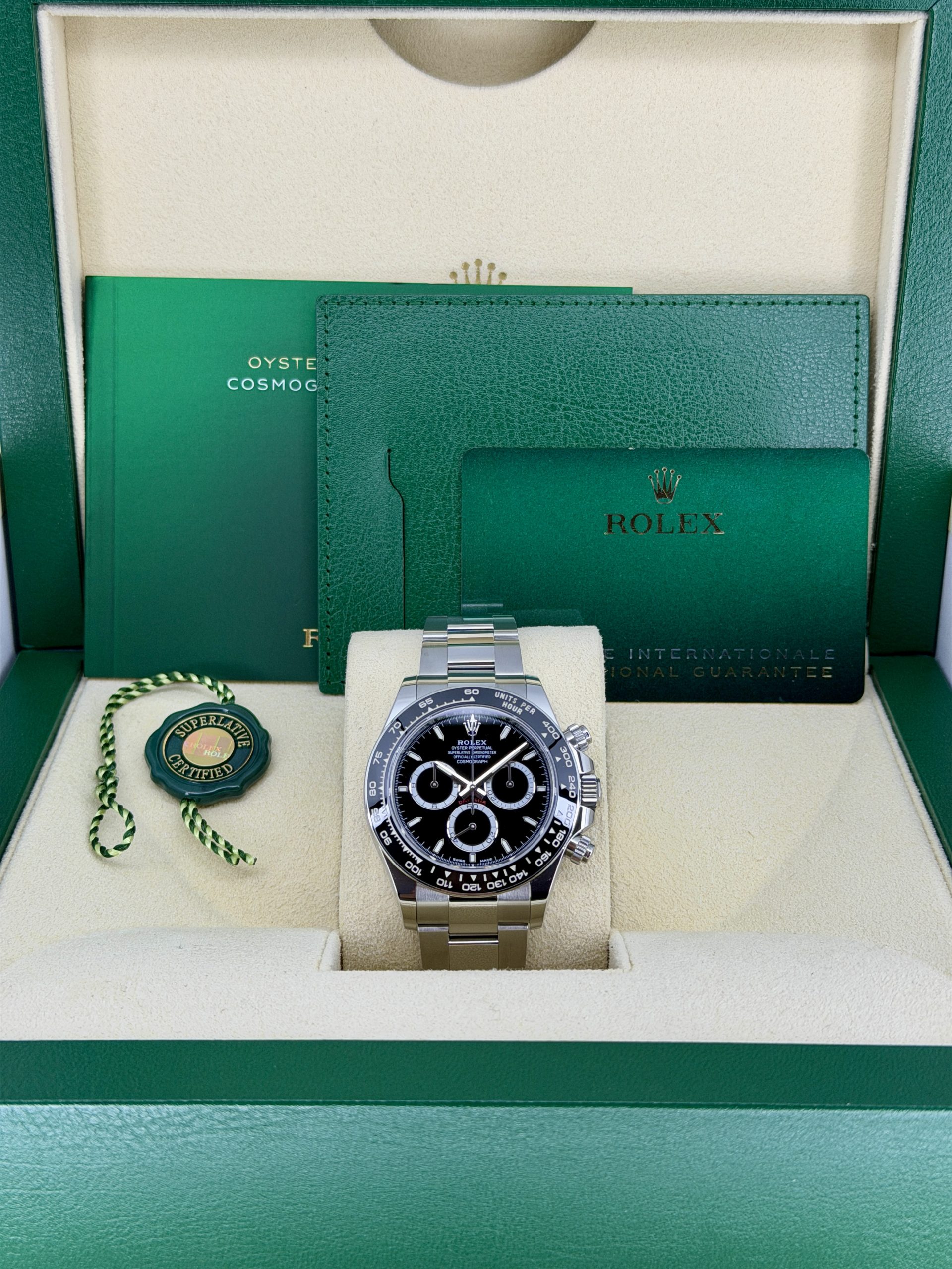 Box and papers pre-owned Rolex Daytona 126500