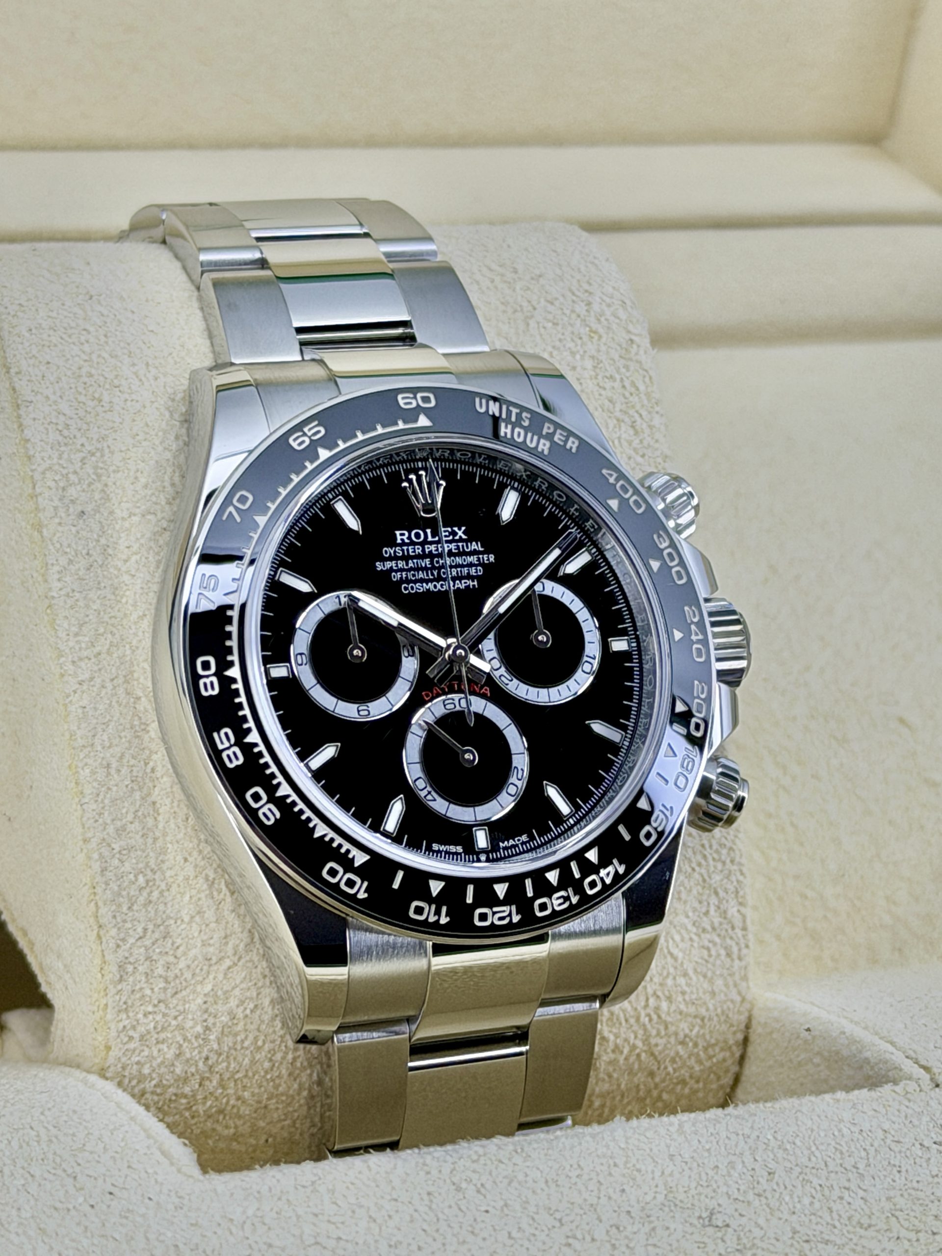 Side face 2 pre-owned Rolex Daytona 126500