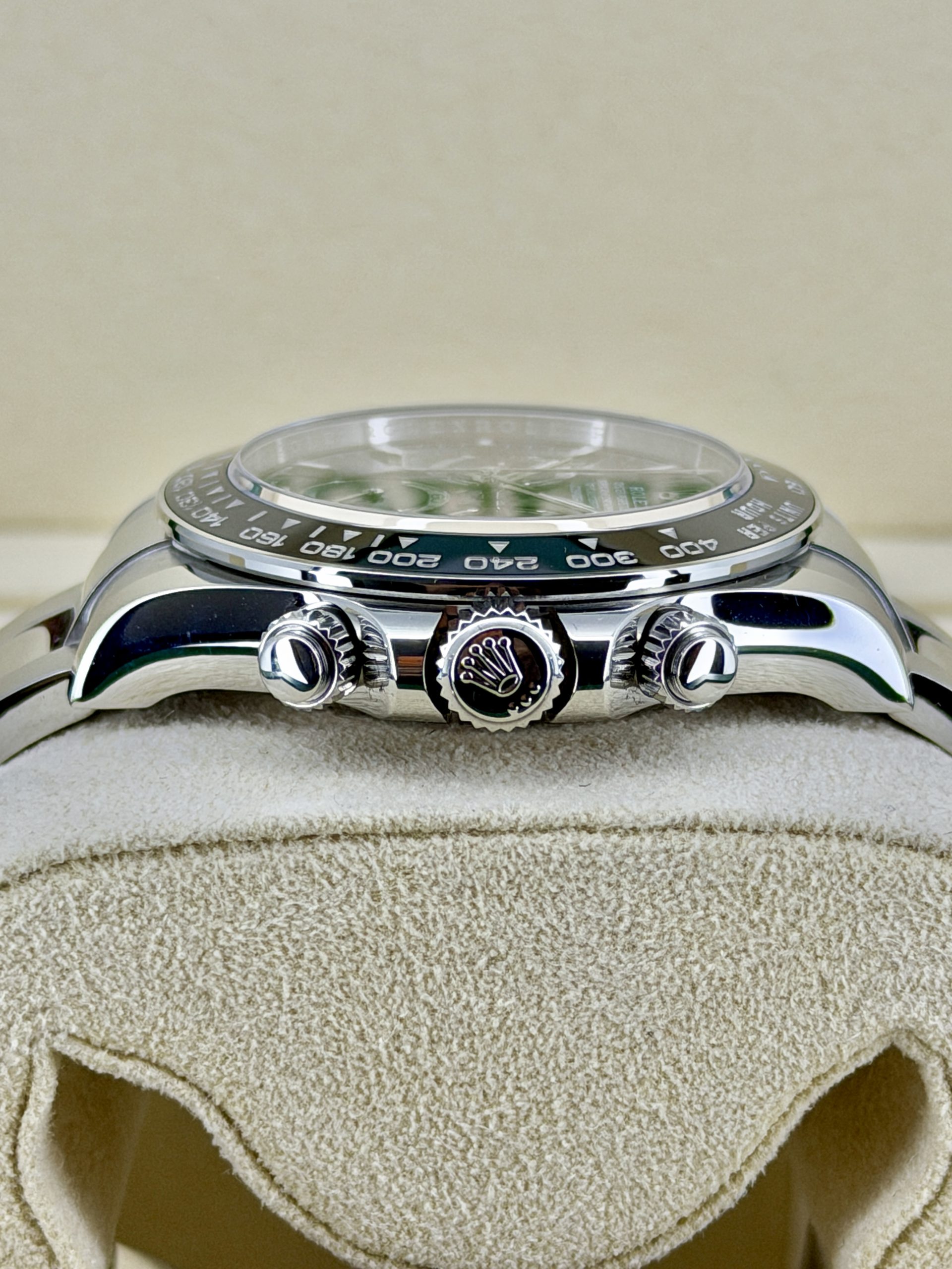 Side shot pre-owned Rolex Daytona 126500