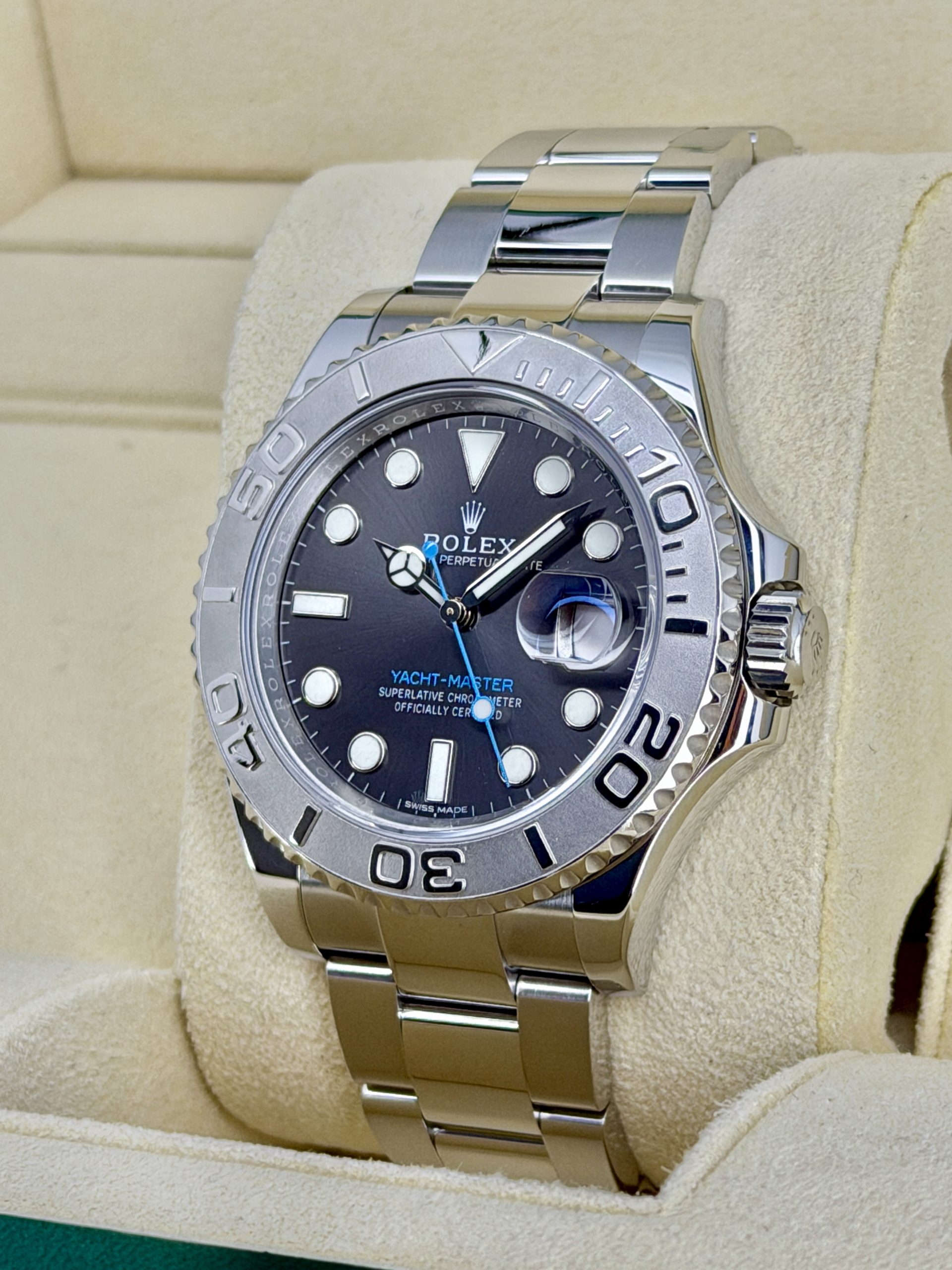 Side Face 2 Pre-Owned Rolex Yachtmaster 116622 Rhodium