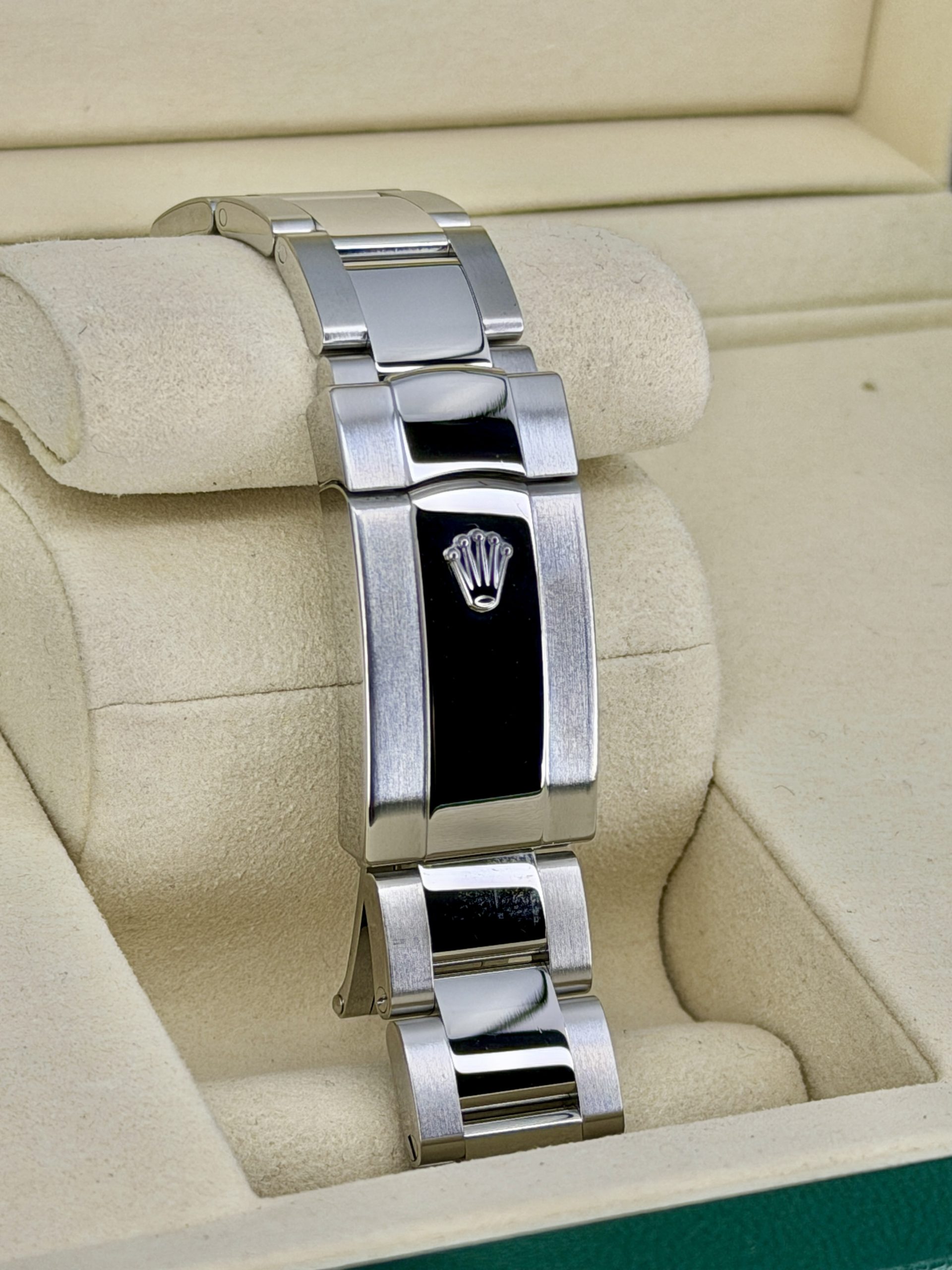 Bracelet 1 Pre-Owned Rolex Datejust 126334 Wimbledon