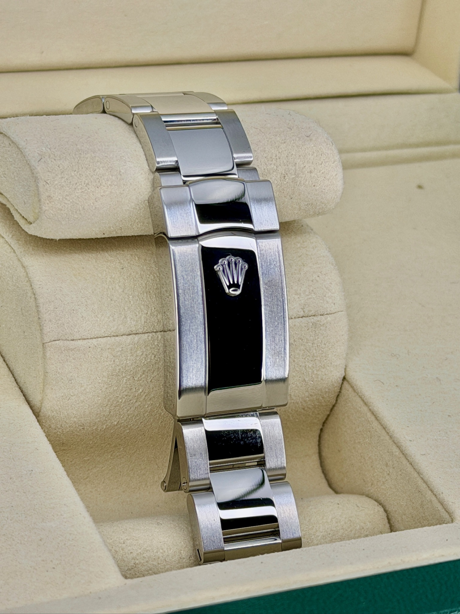 Bracelet 2 Pre-Owned 126334 Box and Papers