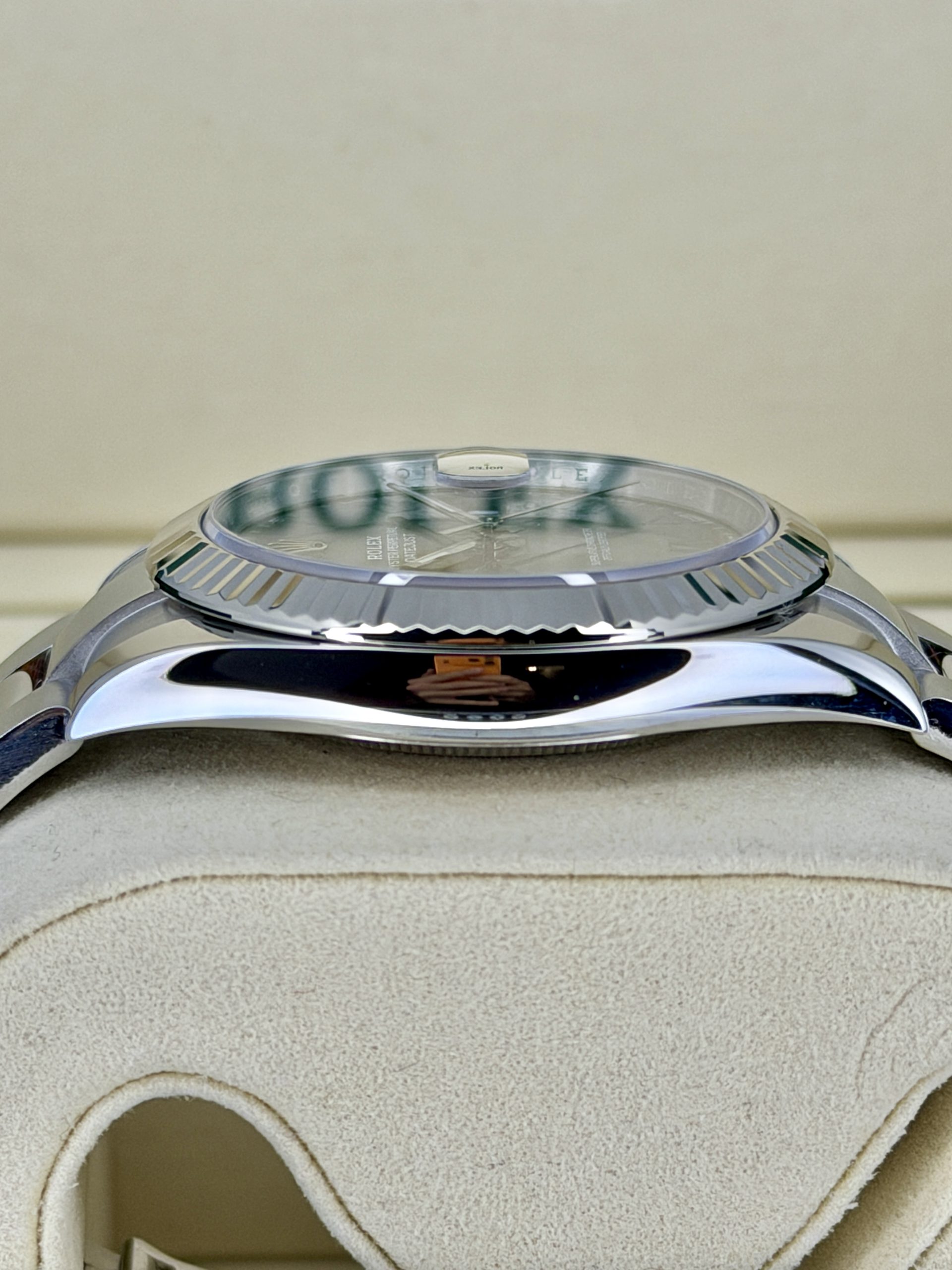 Side Case 1 Pre-Owned Rolex Datejust 126334 Wimbledon