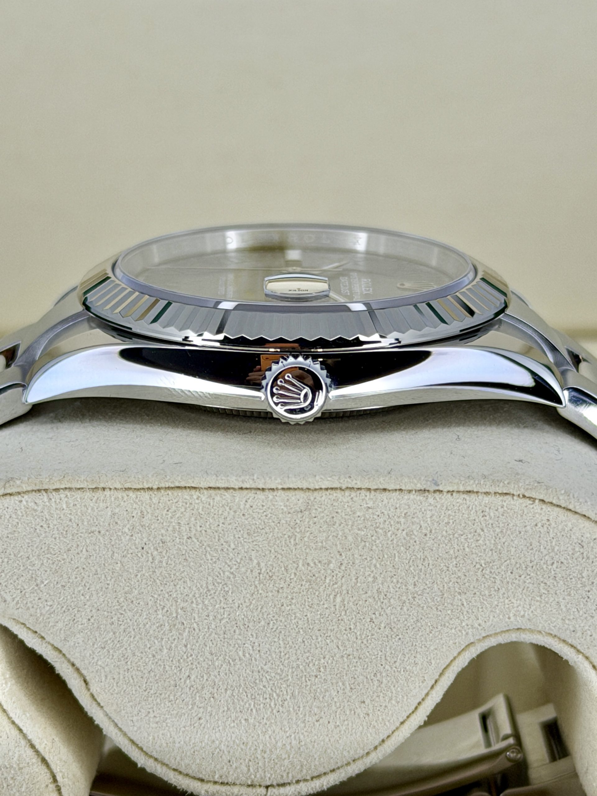 Side Case 2 Pre-Owned Rolex Datejust 126334 Wimbledon