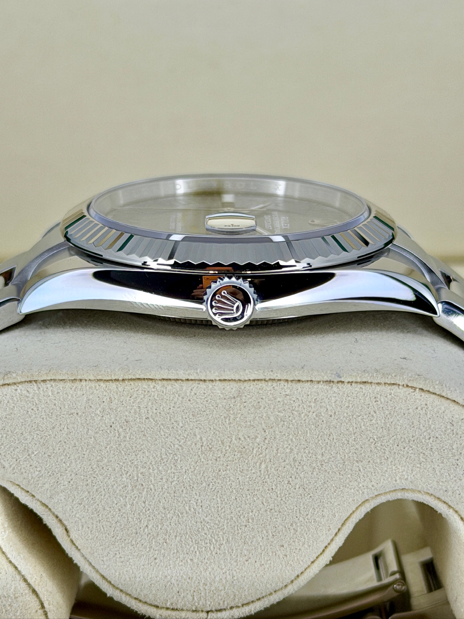 Side Shot Pre-Owned 126334 Box and Papers