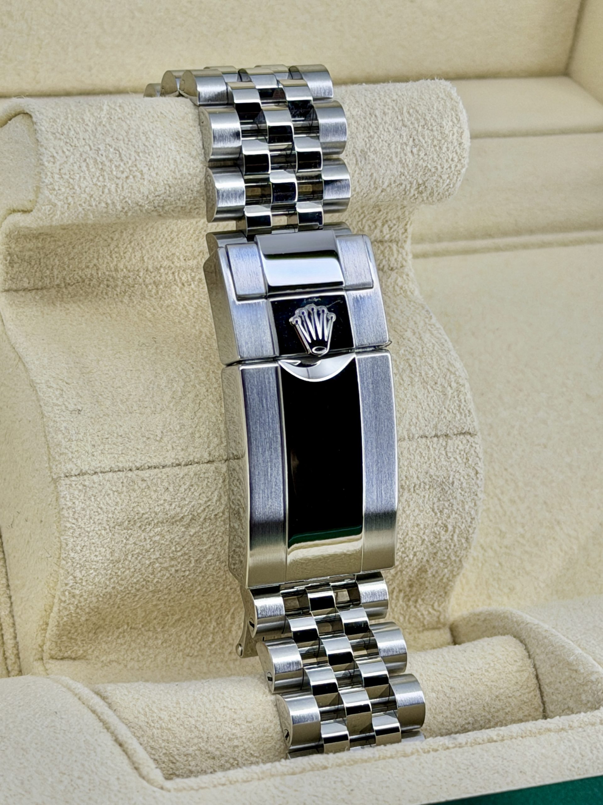 Bracelet 1 Pre-Owned Rolex GMT Master II 126710BLNR Batgirl
