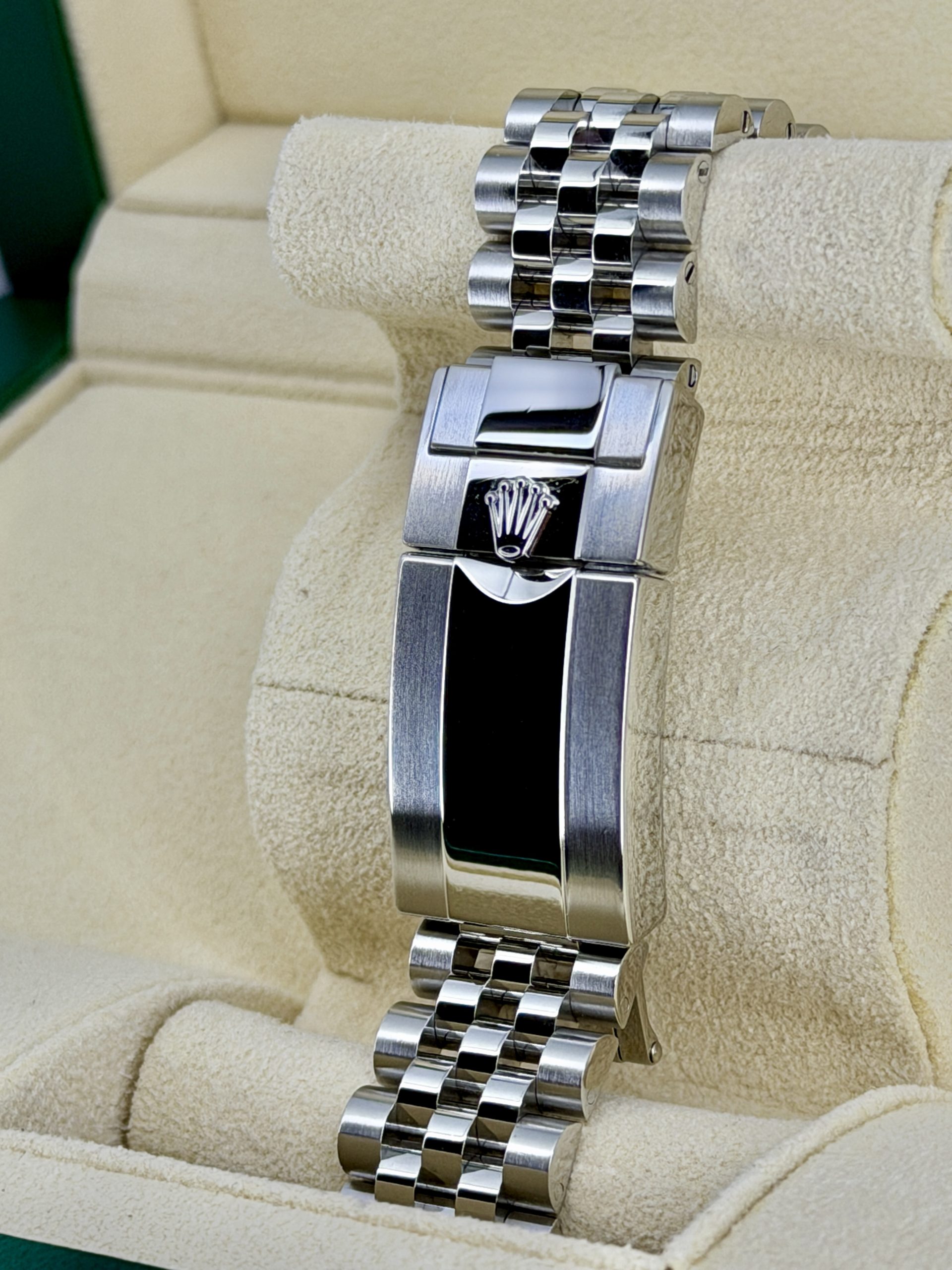 Bracelet 2 Pre-Owned Rolex GMT Master II 126710BLNR Batgirl