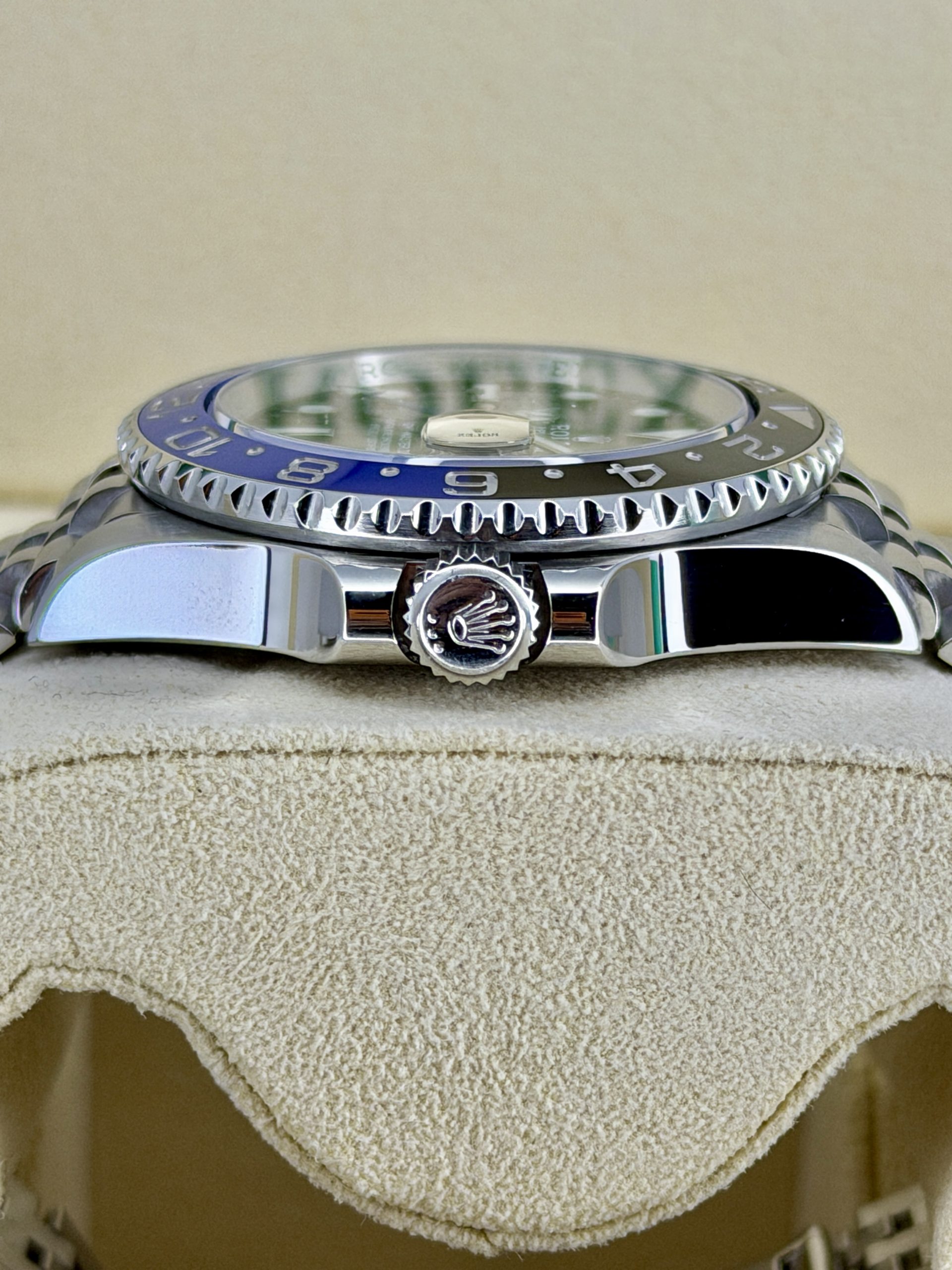 Side Case 2 Pre-Owned Rolex GMT Master II 126710BLNR Batgirl