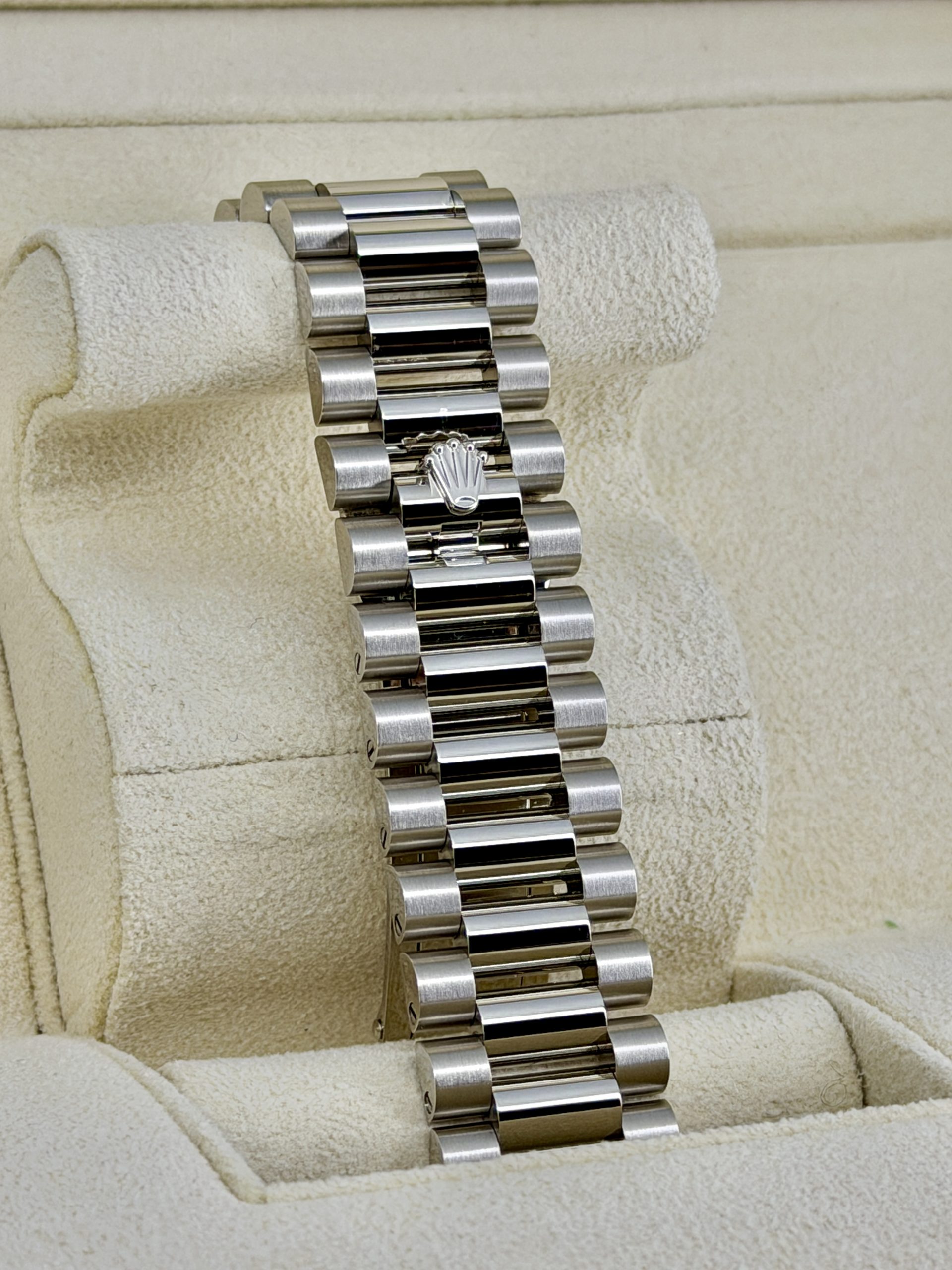 Bracelet 1 Pre-Owned Rolex Day-Date 228239 Blue Ombre