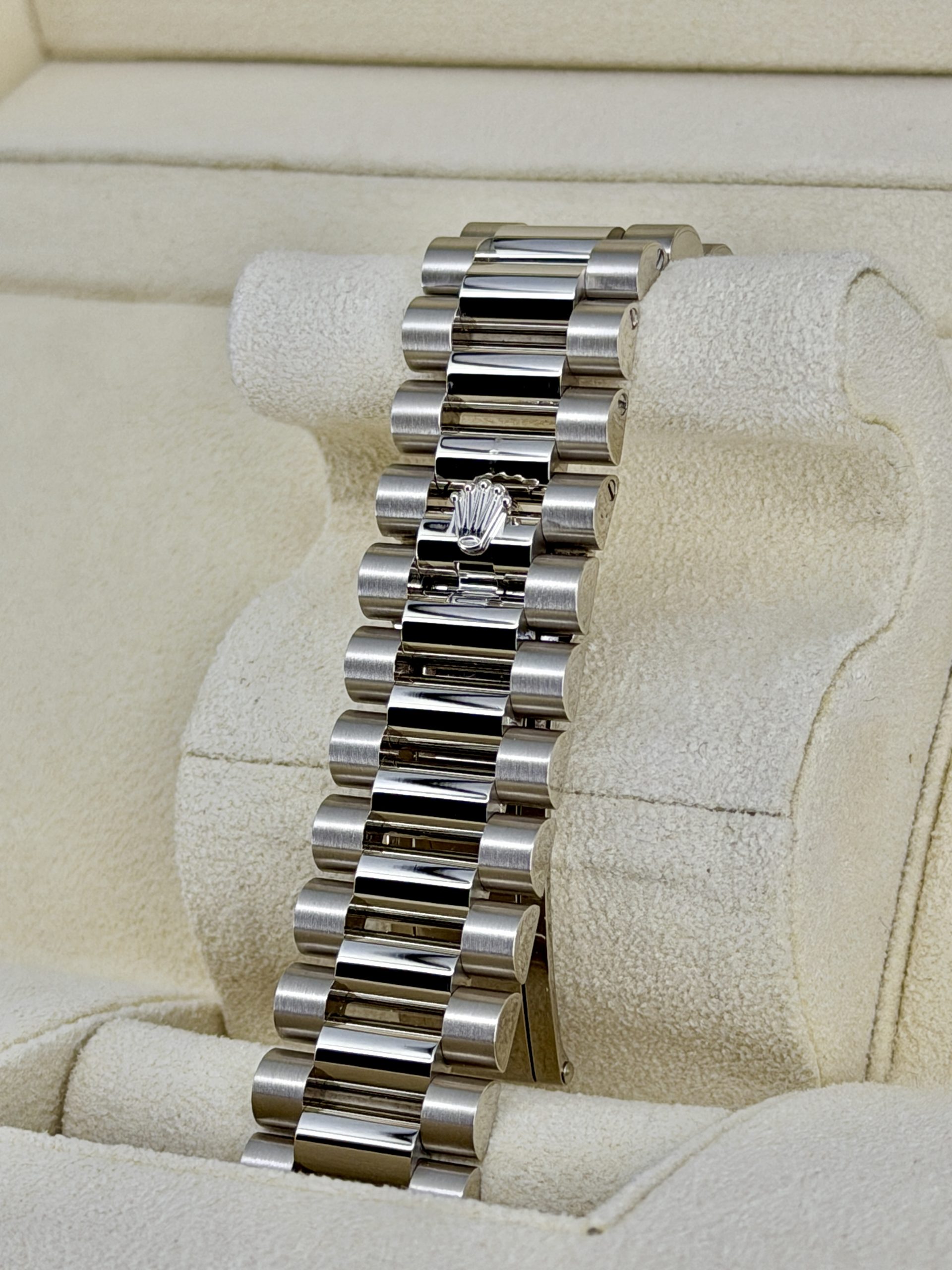 Bracelet 2 Pre-Owned Rolex Day-Date 228239 Blue Ombre
