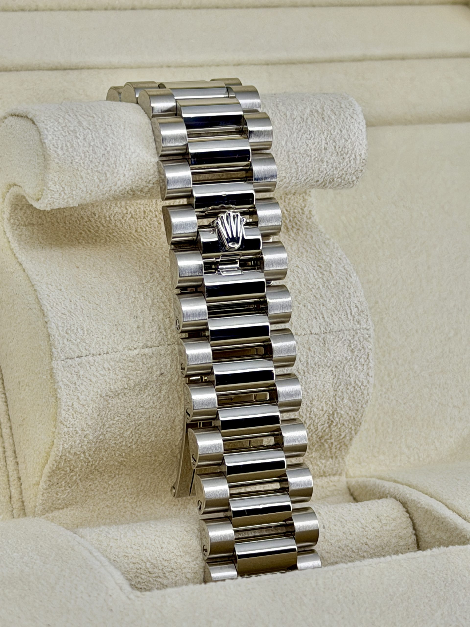 Bracelet 1 Pre-Owned Rolex Day-Date 128239 White Roman
