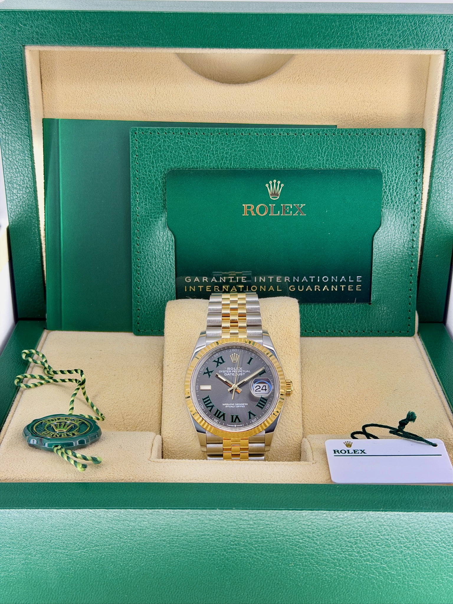 Box and Papers Pre-Owned Rolex DateJust 126233 Box and Papers