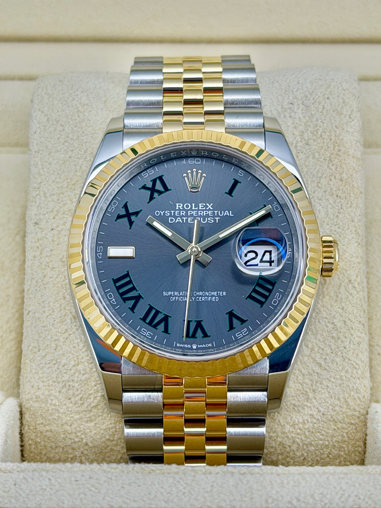 Front Face Pre-Owned Rolex DateJust 126233 Box and Papers