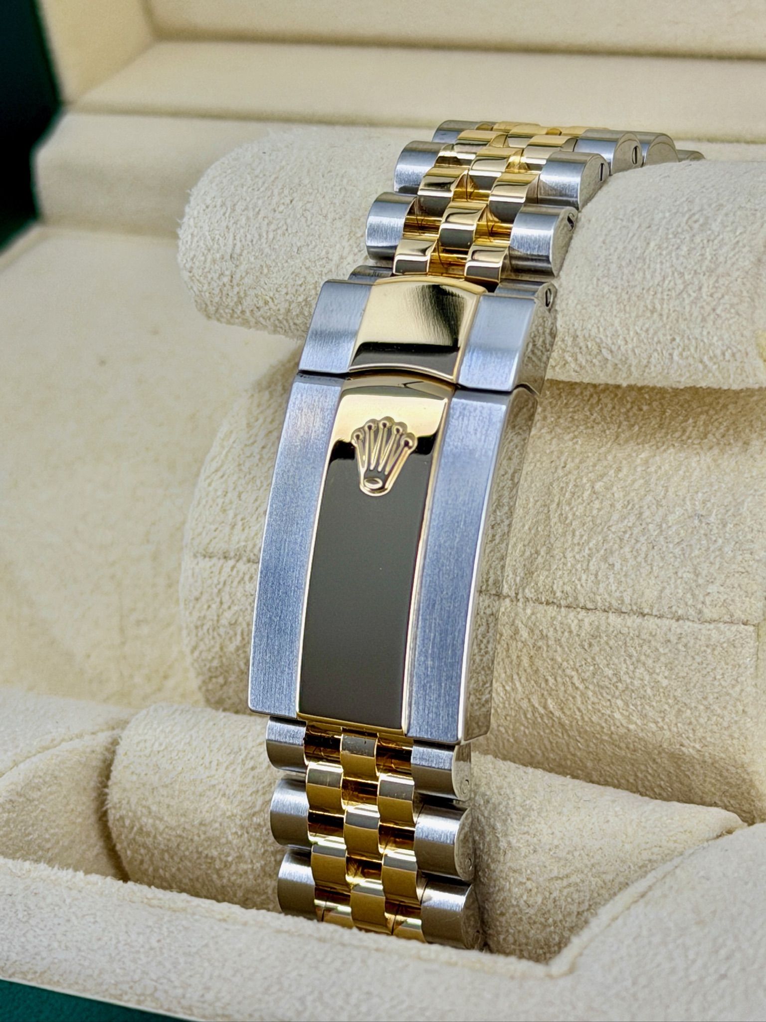 Bracelet Pre-Owned Rolex DateJust 126233 Box and Papers